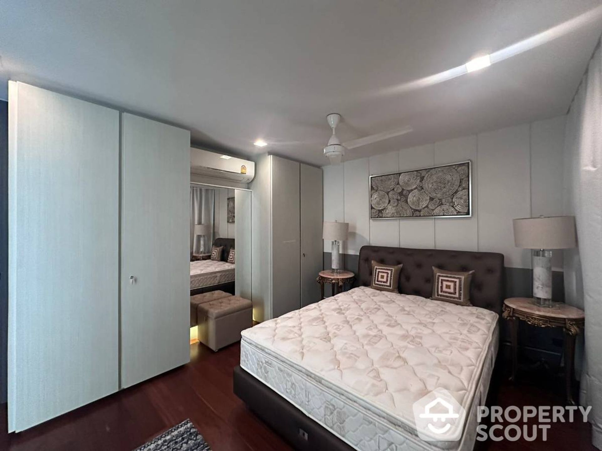 Hus i , Krung Thep Maha Nakhon 12880879