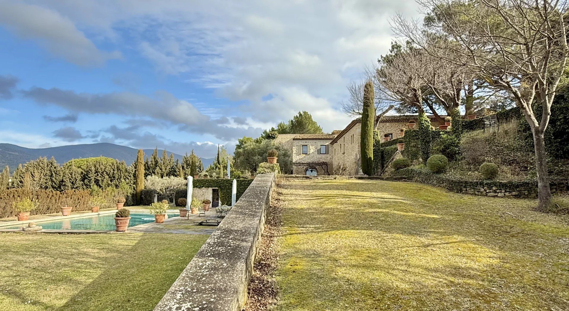 rumah dalam Lourmarin, Provence-Alpes-Cote d'Azur 12881087