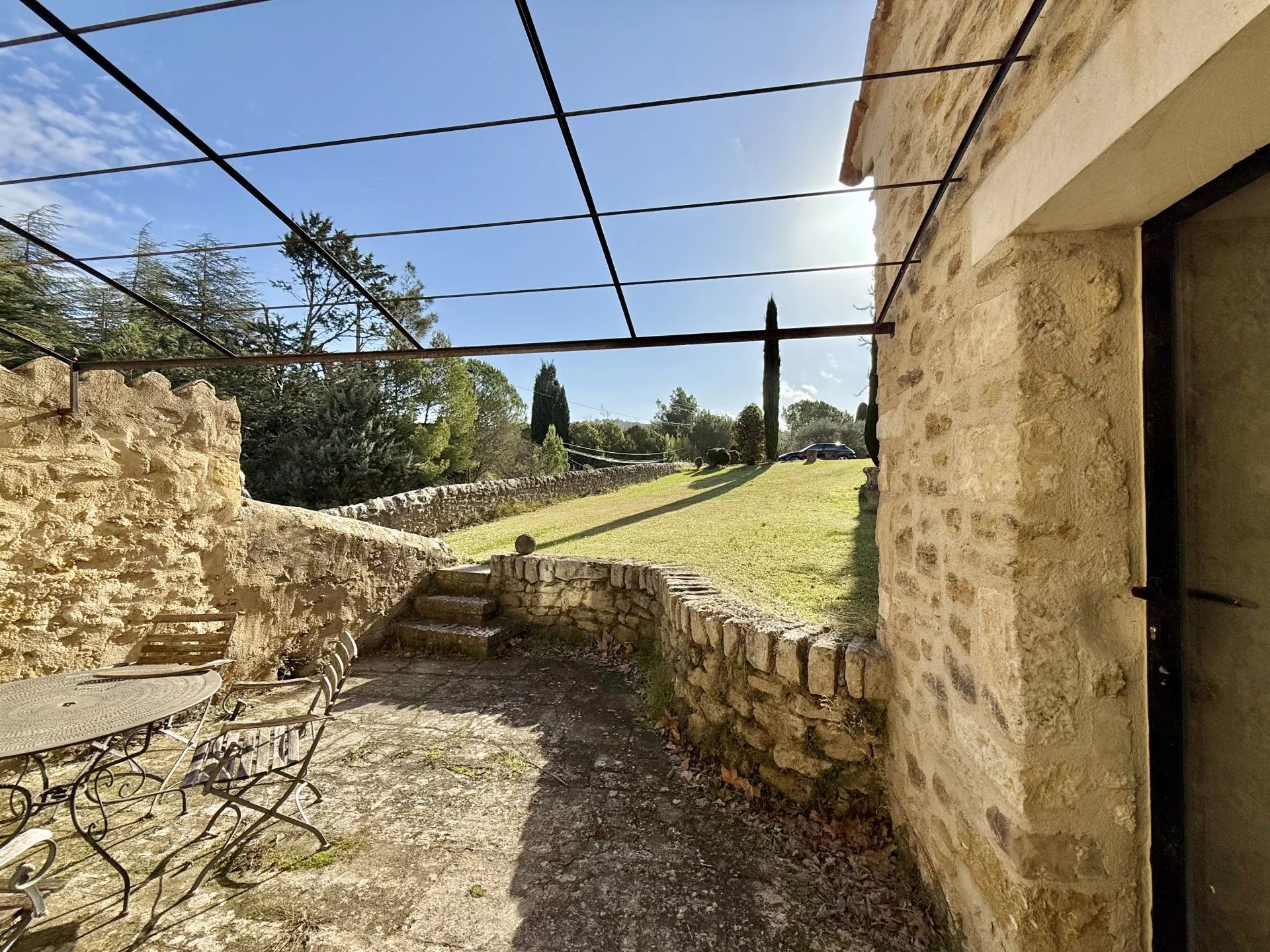 House in Lourmarin, Vaucluse 12881087