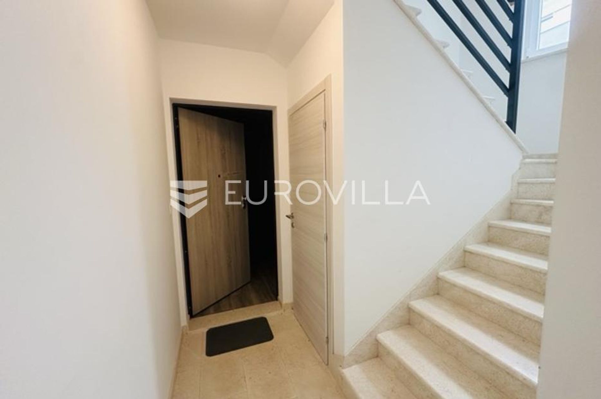 Condominio en Pula, Istarska županija 12881357