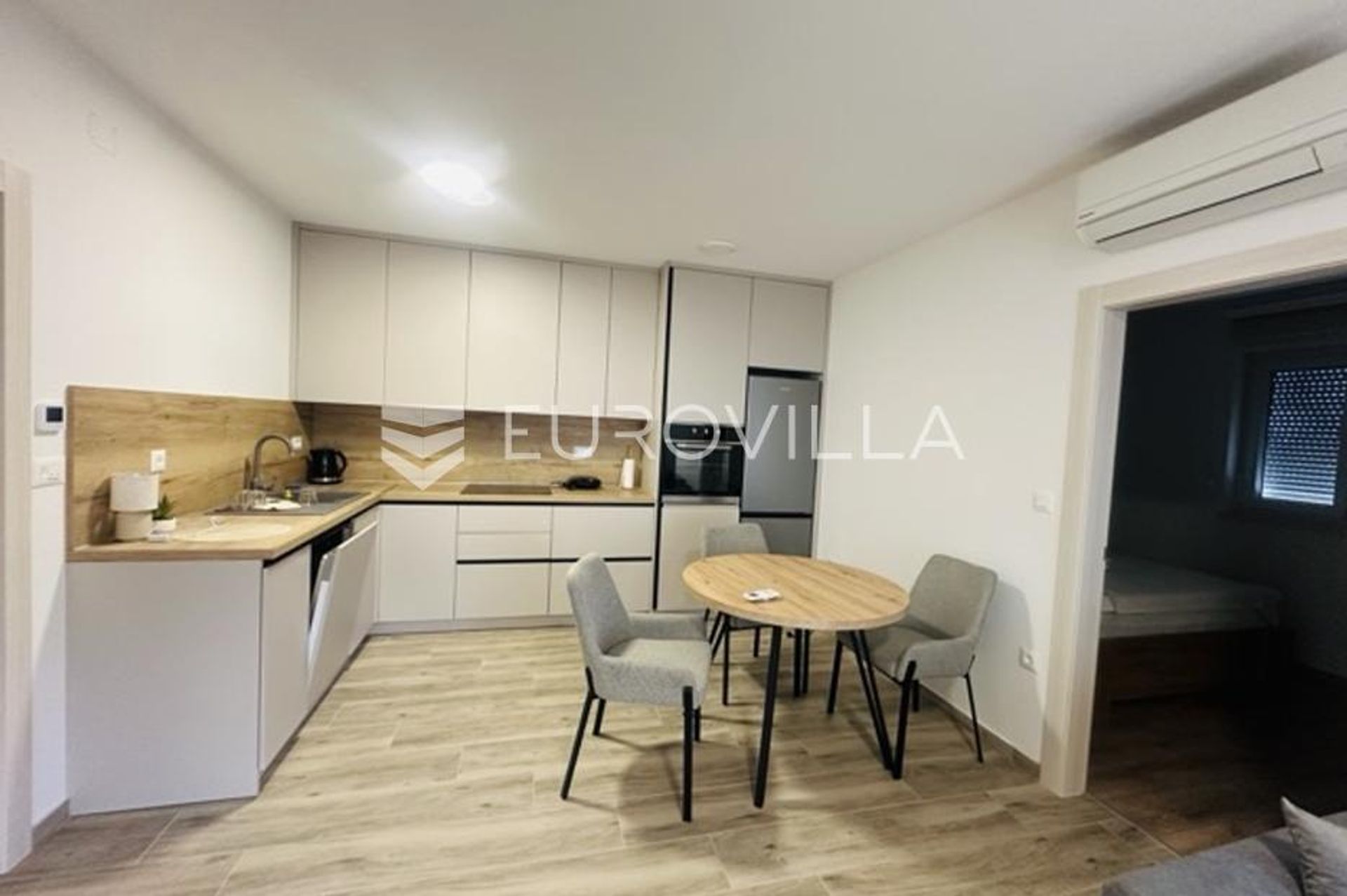 Condominio en Pula, Istarska županija 12881357