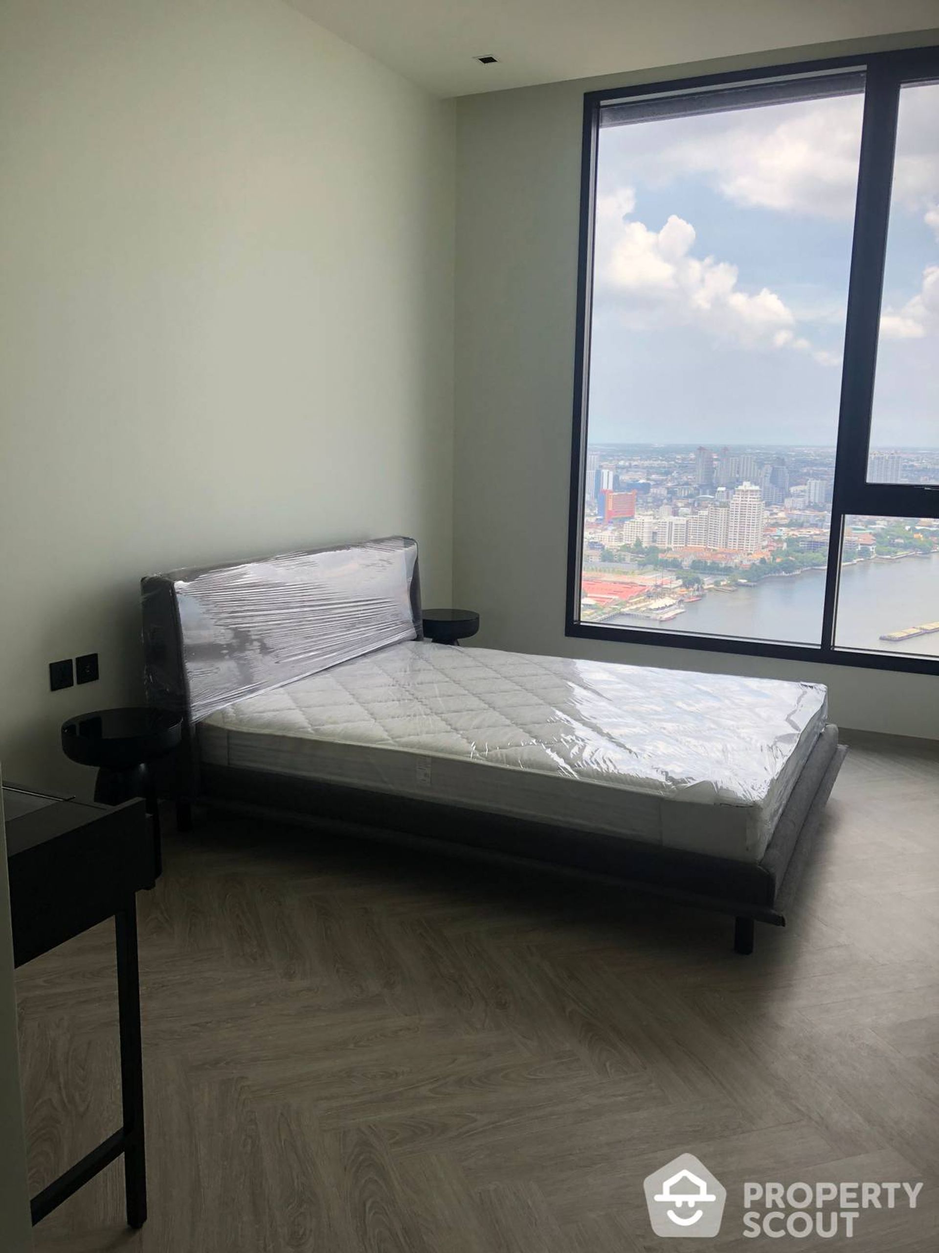 Condominium in Godown, Krung Thep Maha Nakhon 12881609