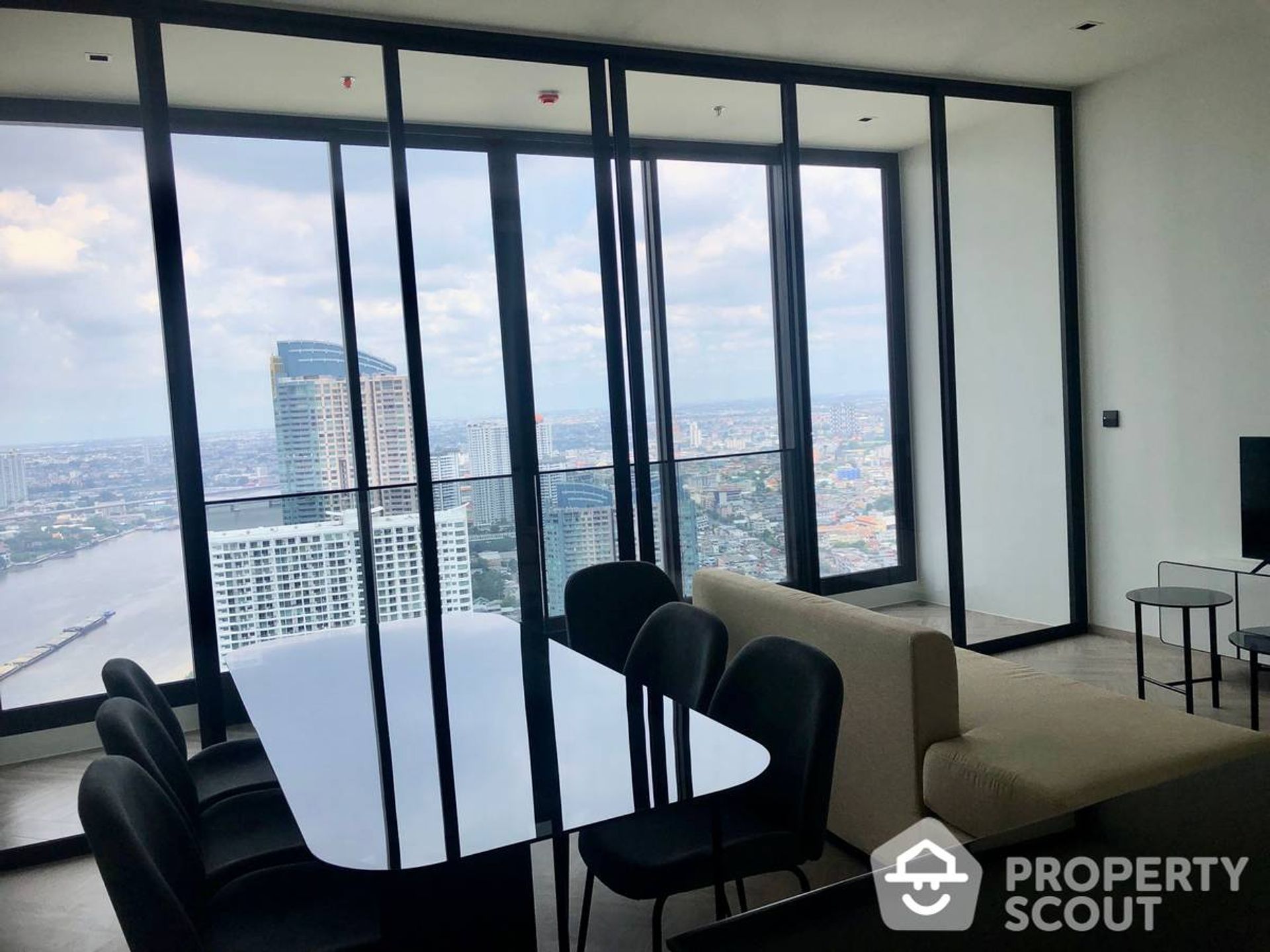 Condominium in Godown, Krung Thep Maha Nakhon 12881609