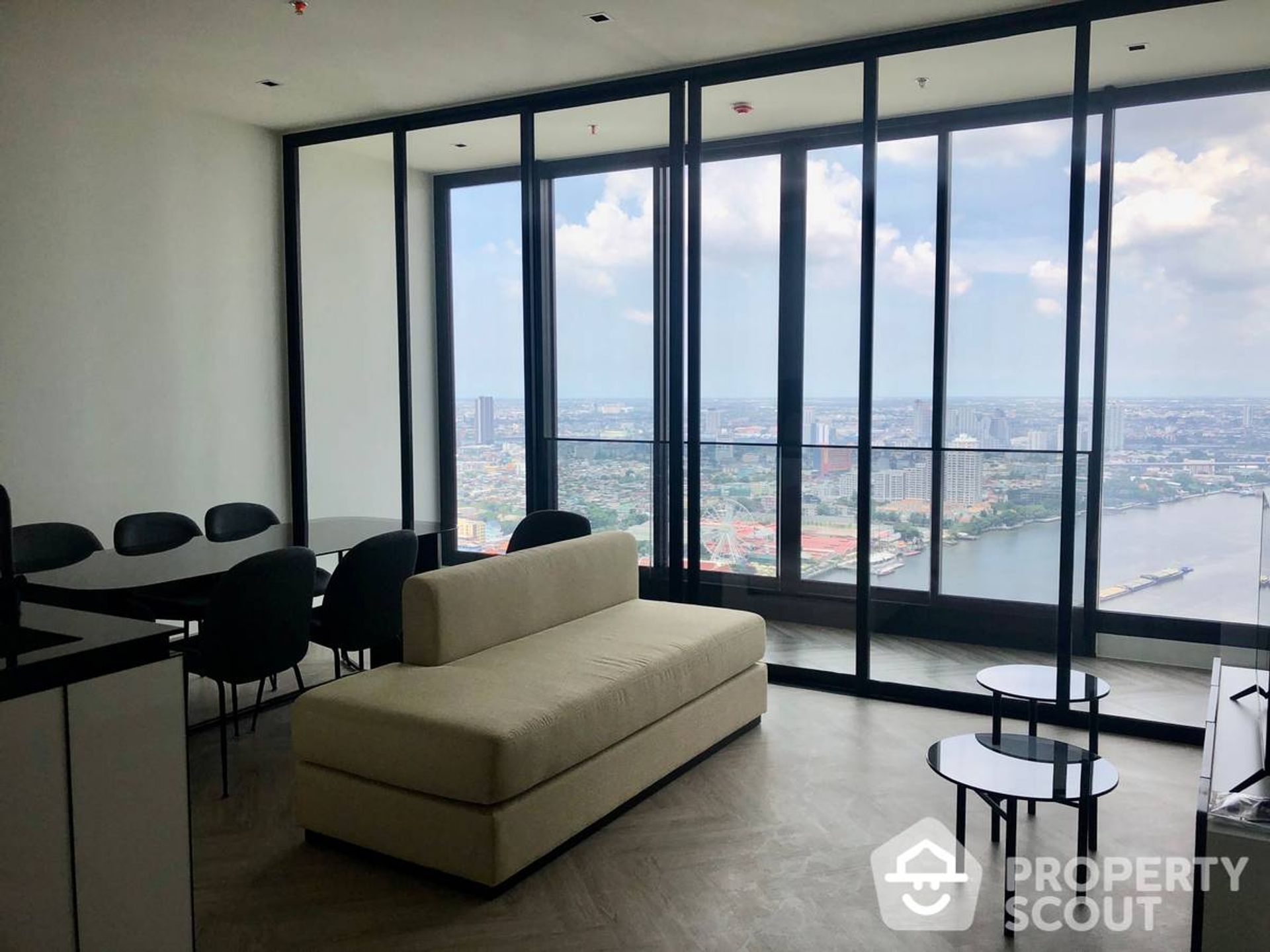 Condominium in Godown, Krung Thep Maha Nakhon 12881609