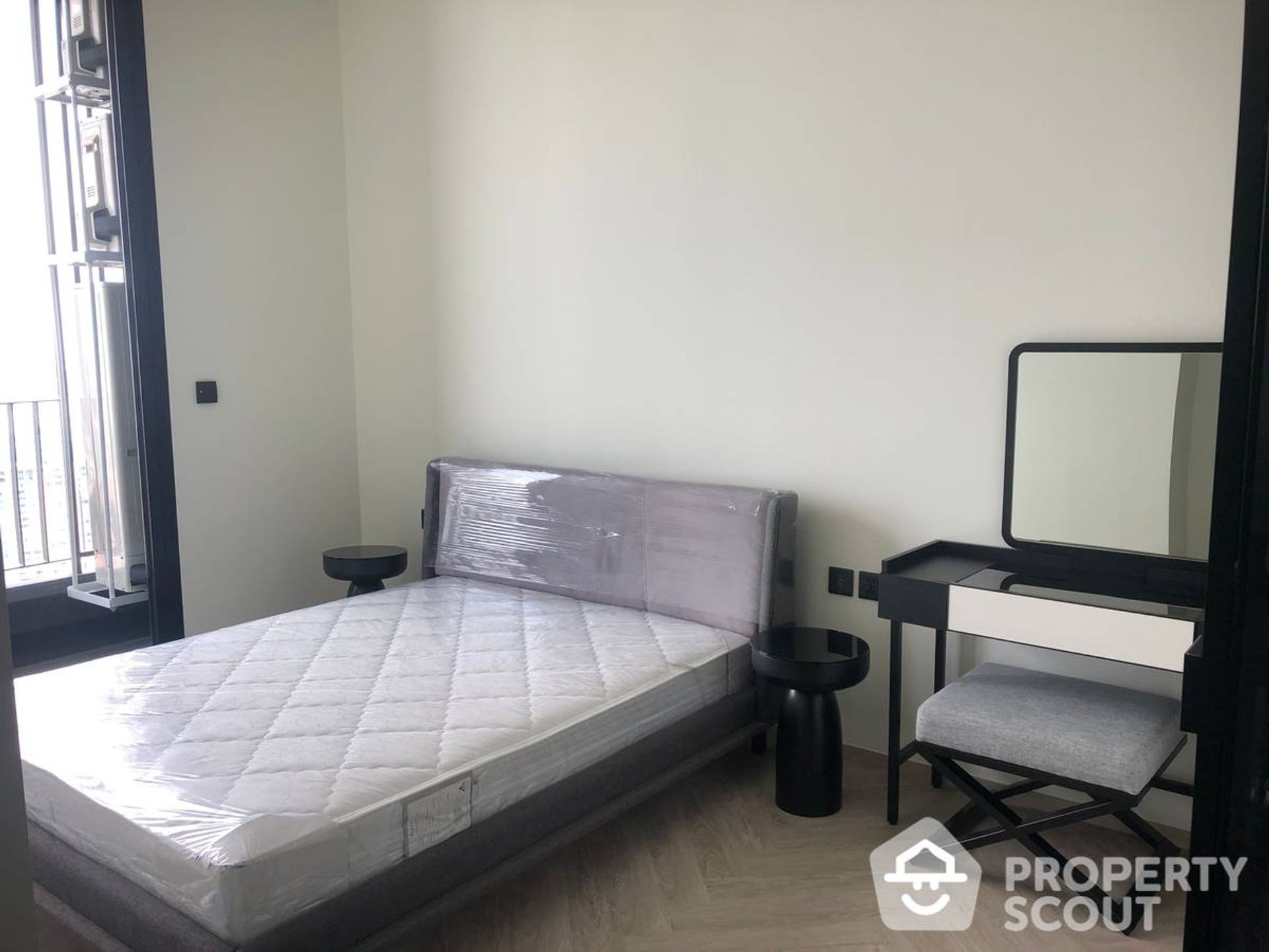 Condominium in Godown, Krung Thep Maha Nakhon 12881609