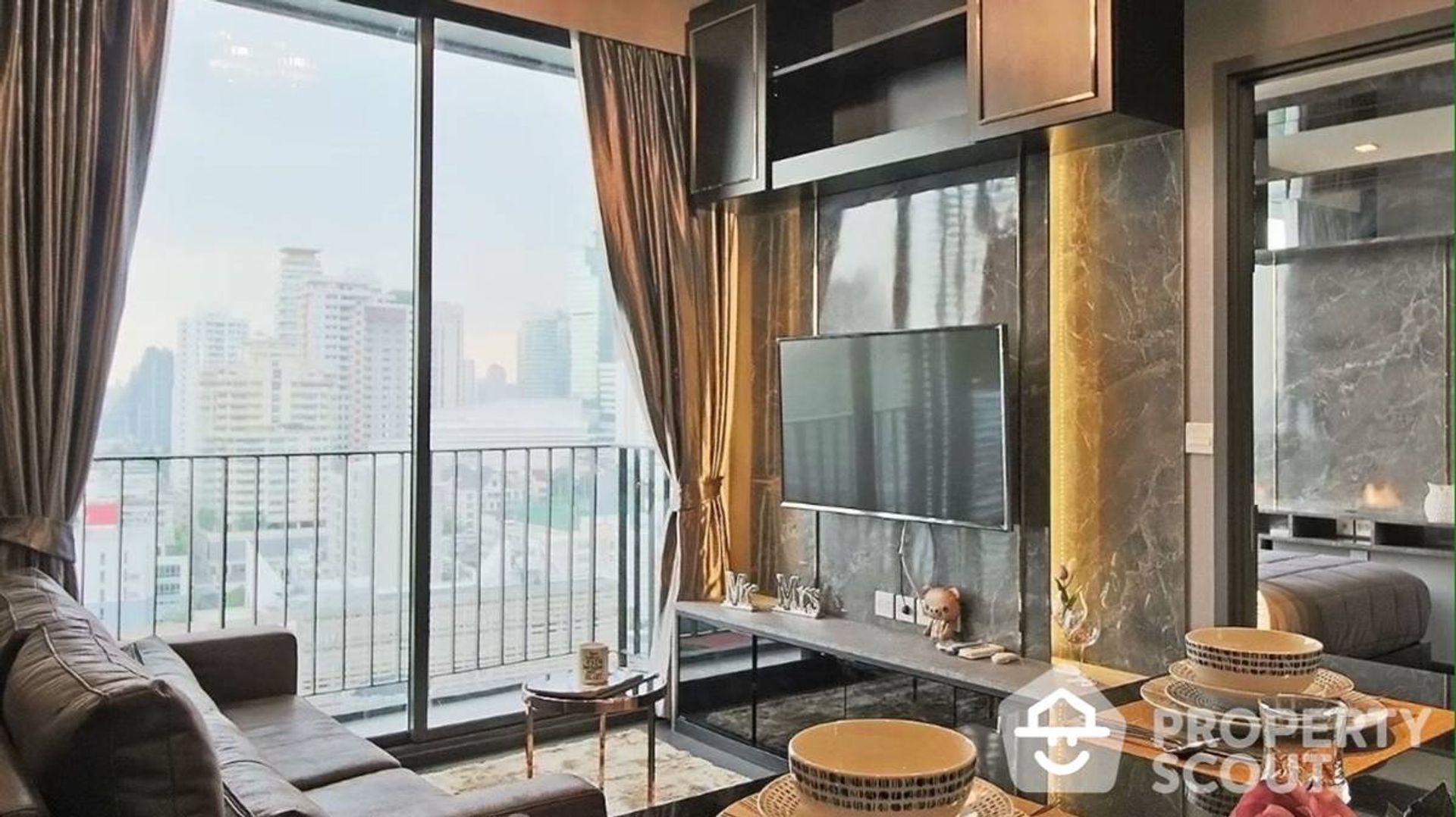 Condominium in Khlong Toei, Krung Thep Maha Nakhon 12881652