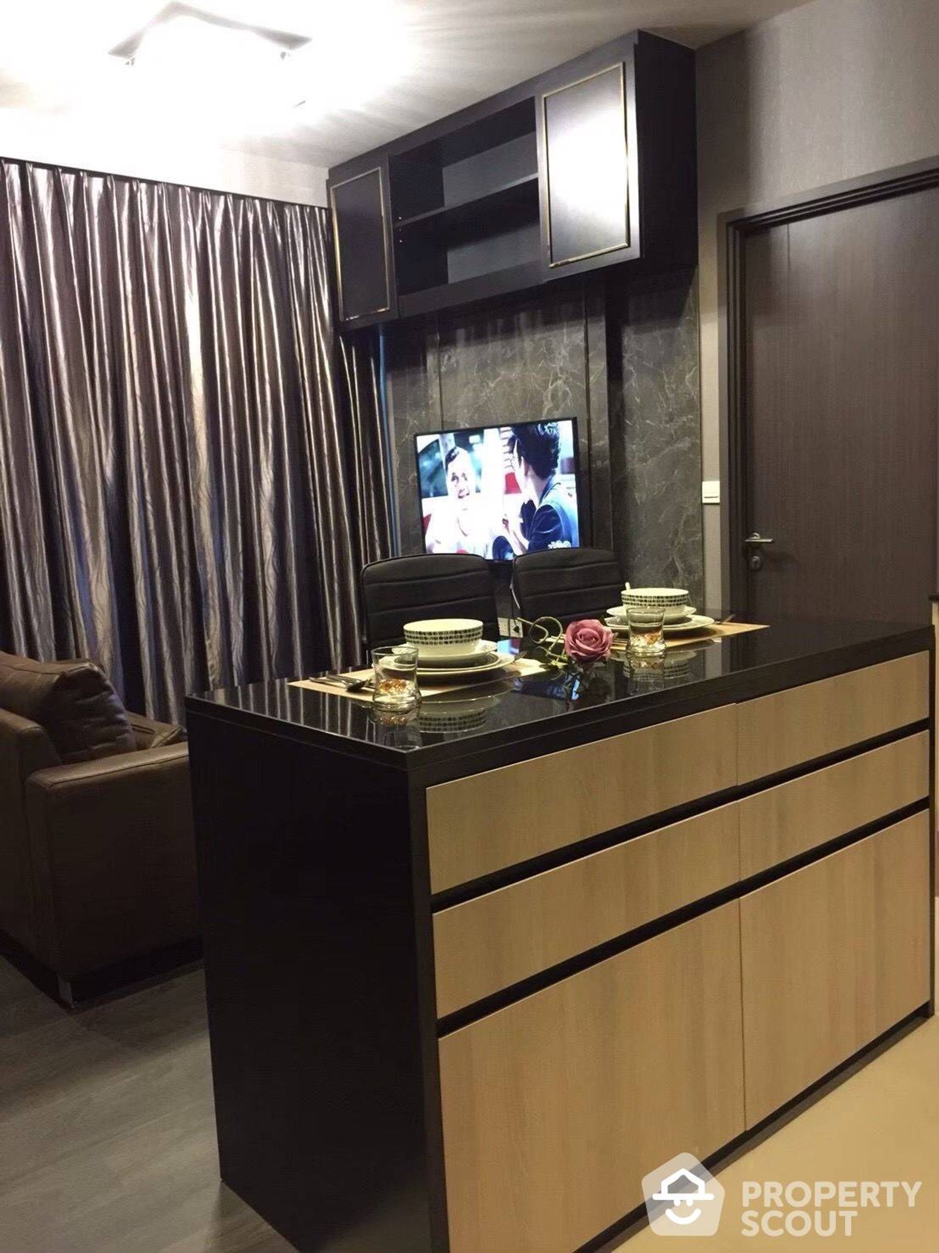 Condominium in Khlong Toei, Krung Thep Maha Nakhon 12881652