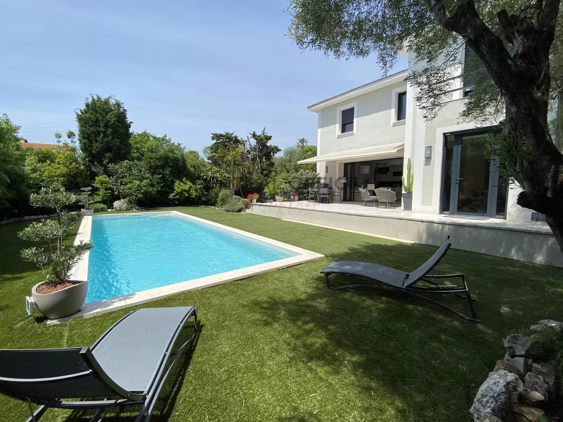 rumah dalam Antibes, Provence-Alpes-Côte d'Azur 12882436