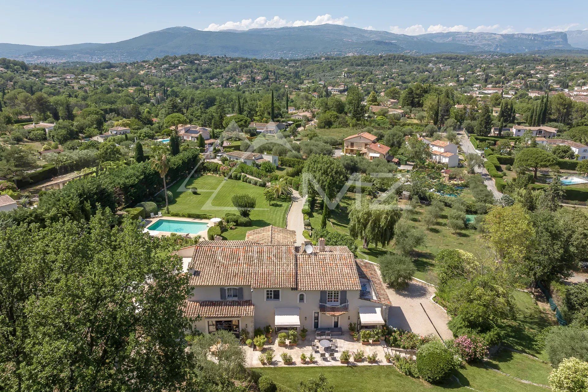 жилой дом в Valbonne, Provence-Alpes-Cote d'Azur 12882461