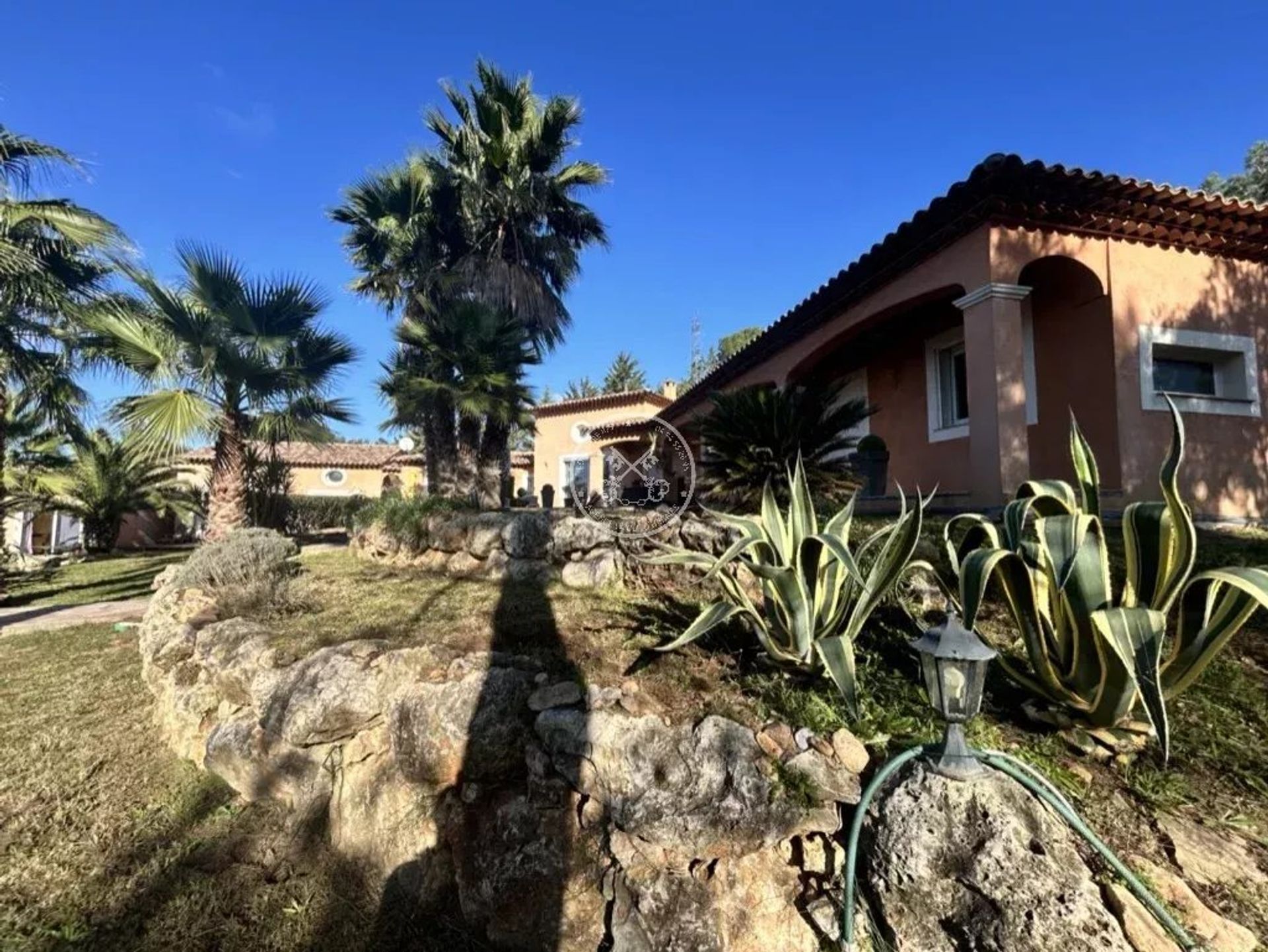 Квартира в Roquebrune-sur-Argens, Var 12882491