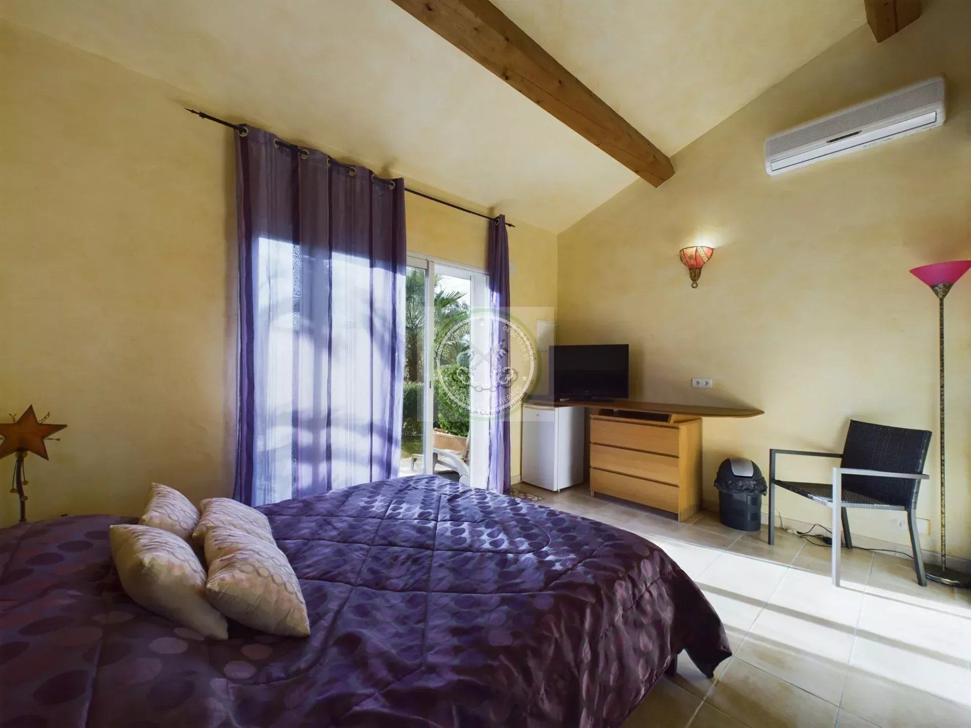 Квартира в Roquebrune-sur-Argens, Var 12882491