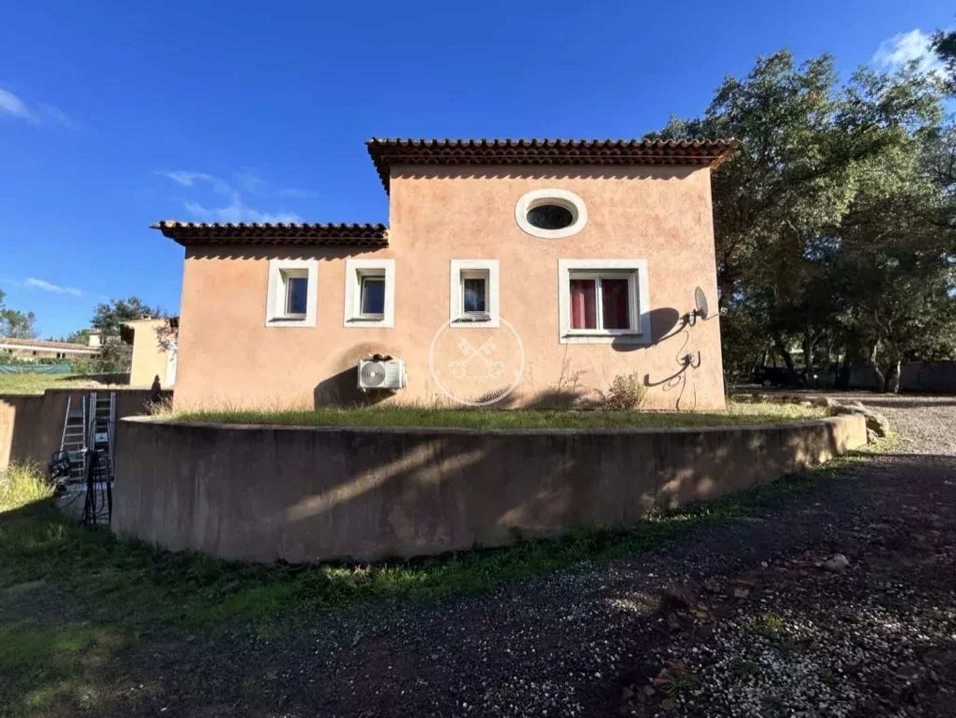 Квартира в Roquebrune-sur-Argens, Var 12882491