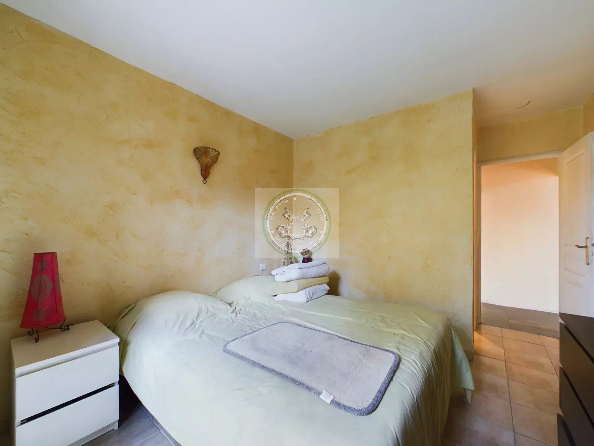 Квартира в Roquebrune-sur-Argens, Var 12882491