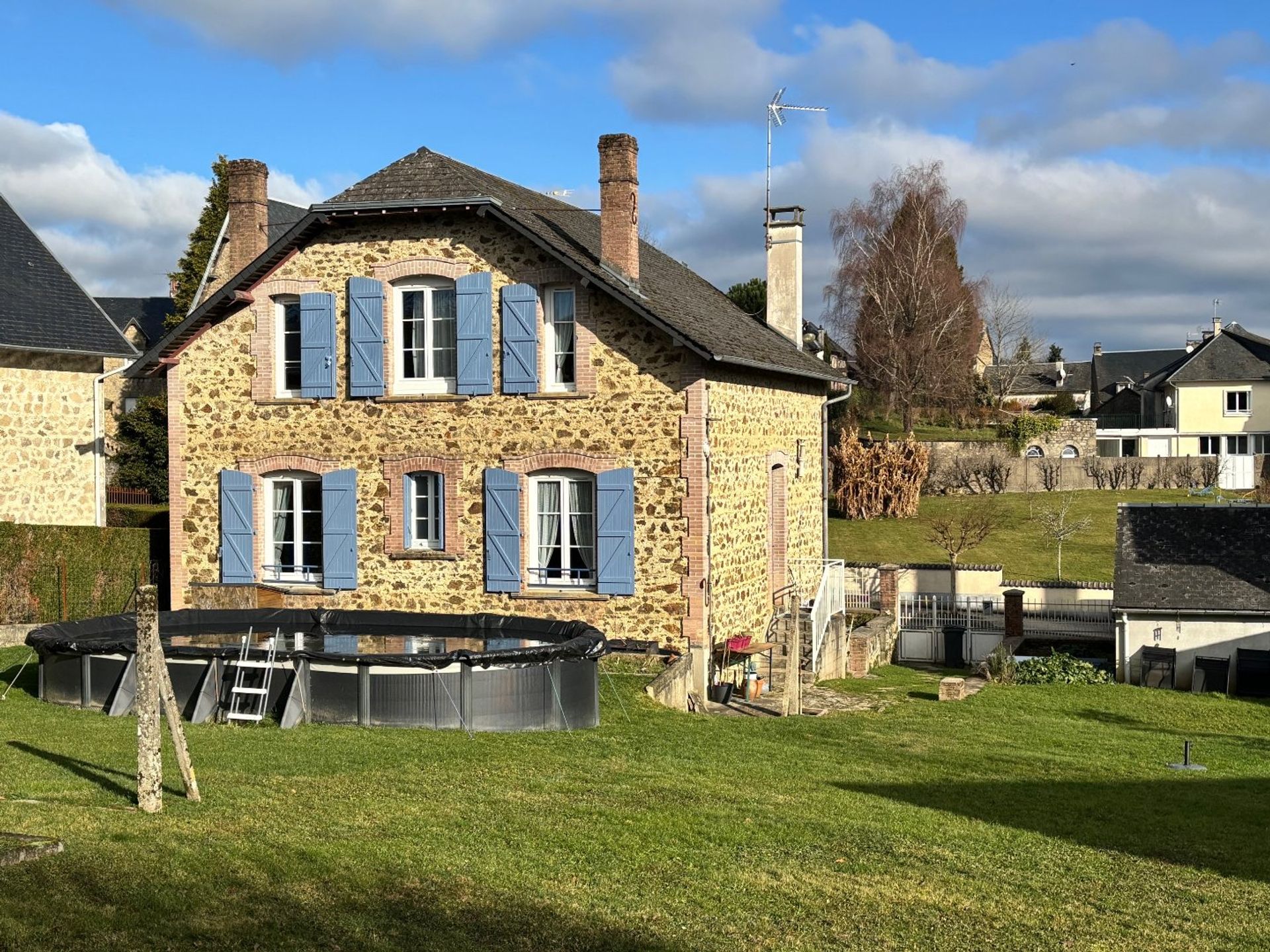 Rumah di Chamberet, Nouvelle-Aquitaine 12882801