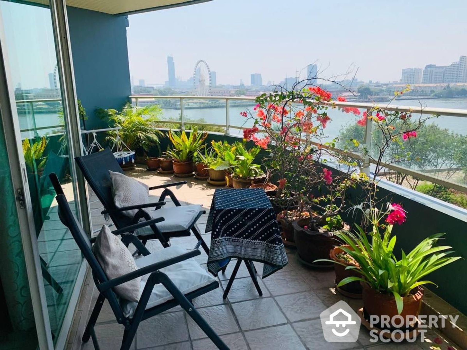 Condominium in Godown, Krung Thep Maha Nakhon 12882921