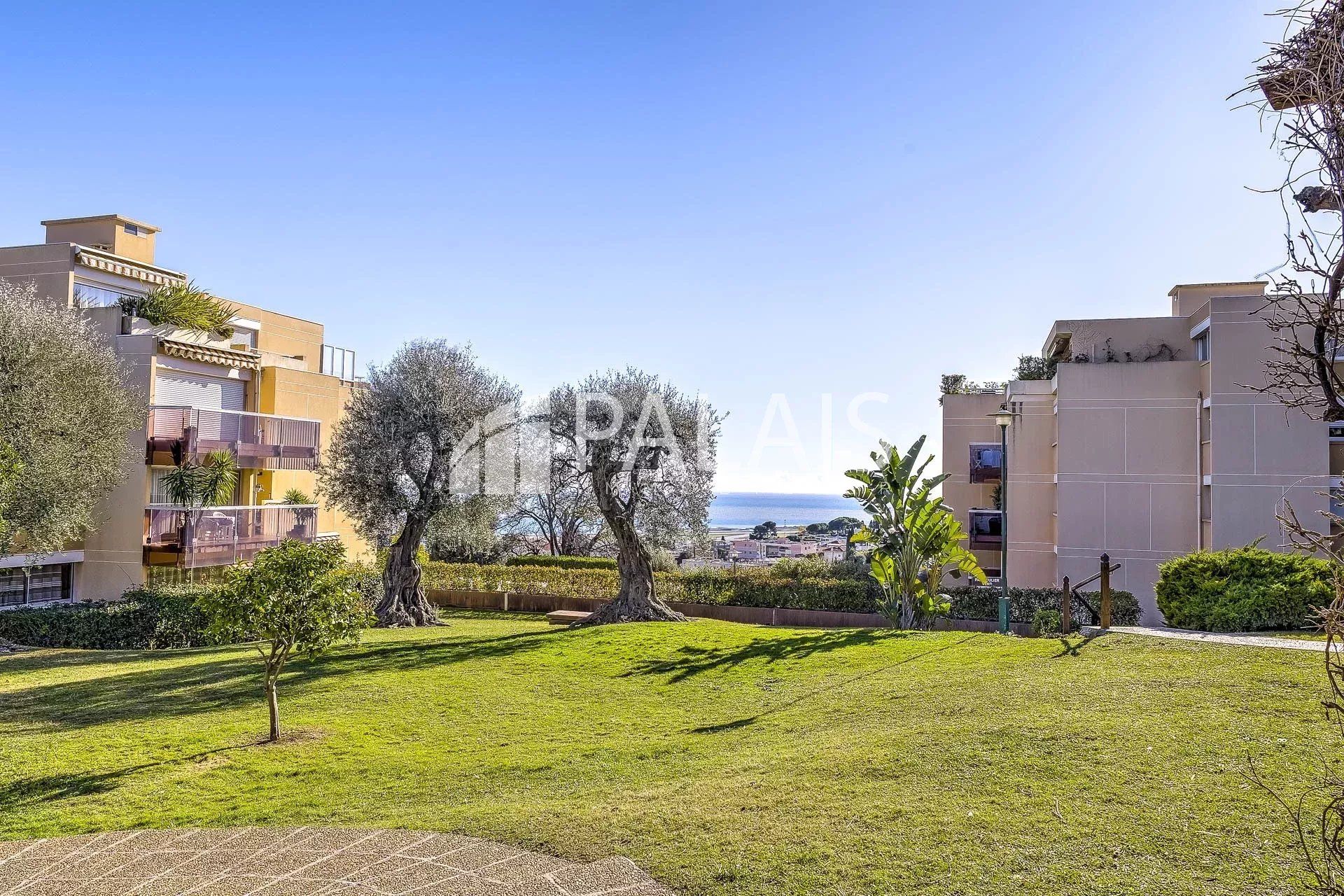 Condominium in Nice, Alpes-Maritimes 12883129