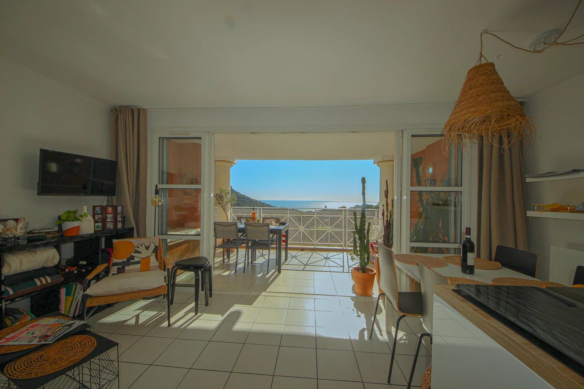 Condominium in Agay, Provence-Alpes-Cote d'Azur 12883153