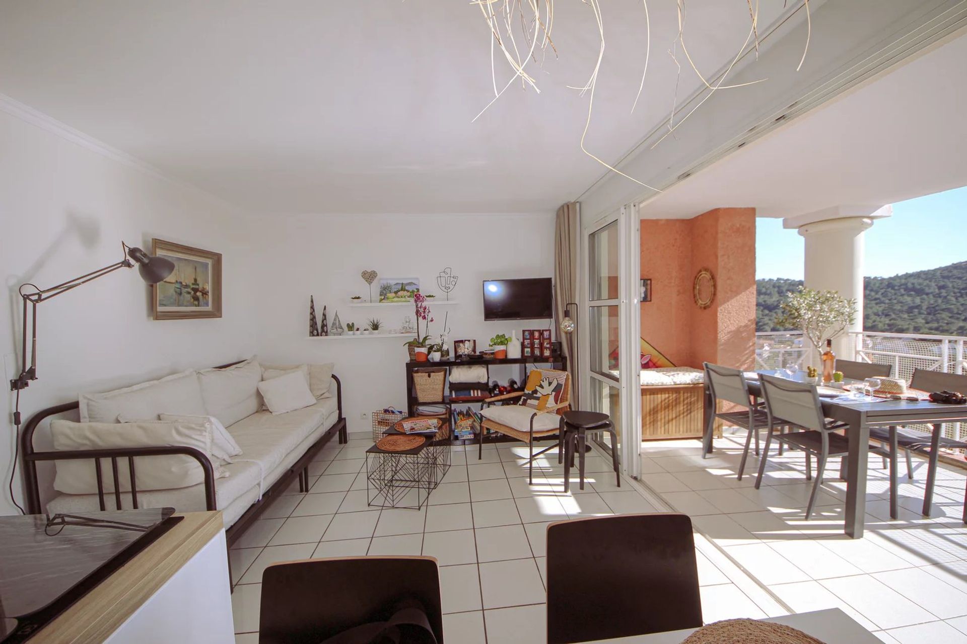 Condominium in Agay, Provence-Alpes-Cote d'Azur 12883153