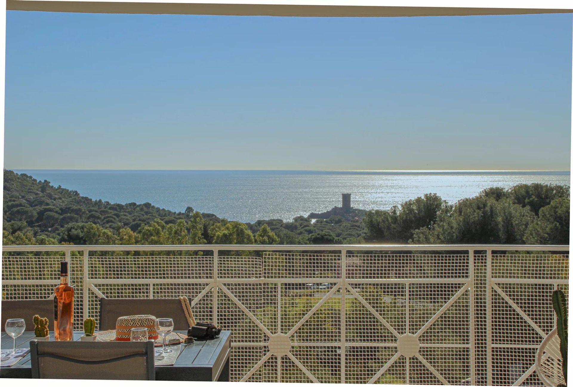 Condominium in Agay, Provence-Alpes-Cote d'Azur 12883153