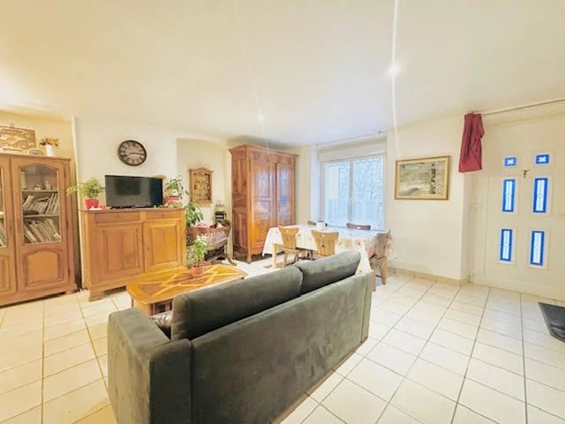 Квартира в Pugny-Chatenod, Auvergne-Rhone-Alpes 12883211