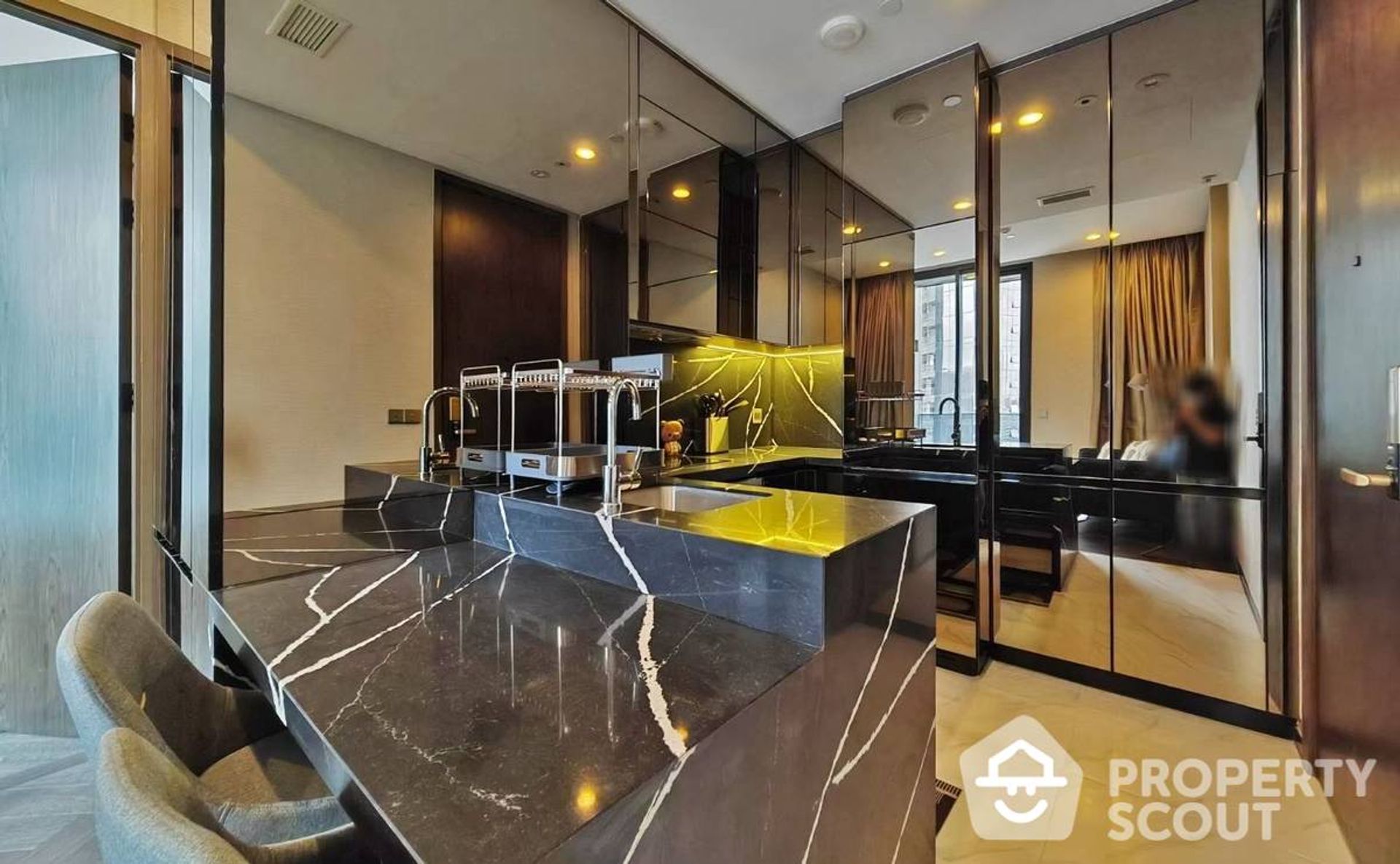 Condominium in Watthana, Krung Thep Maha Nakhon 12883608