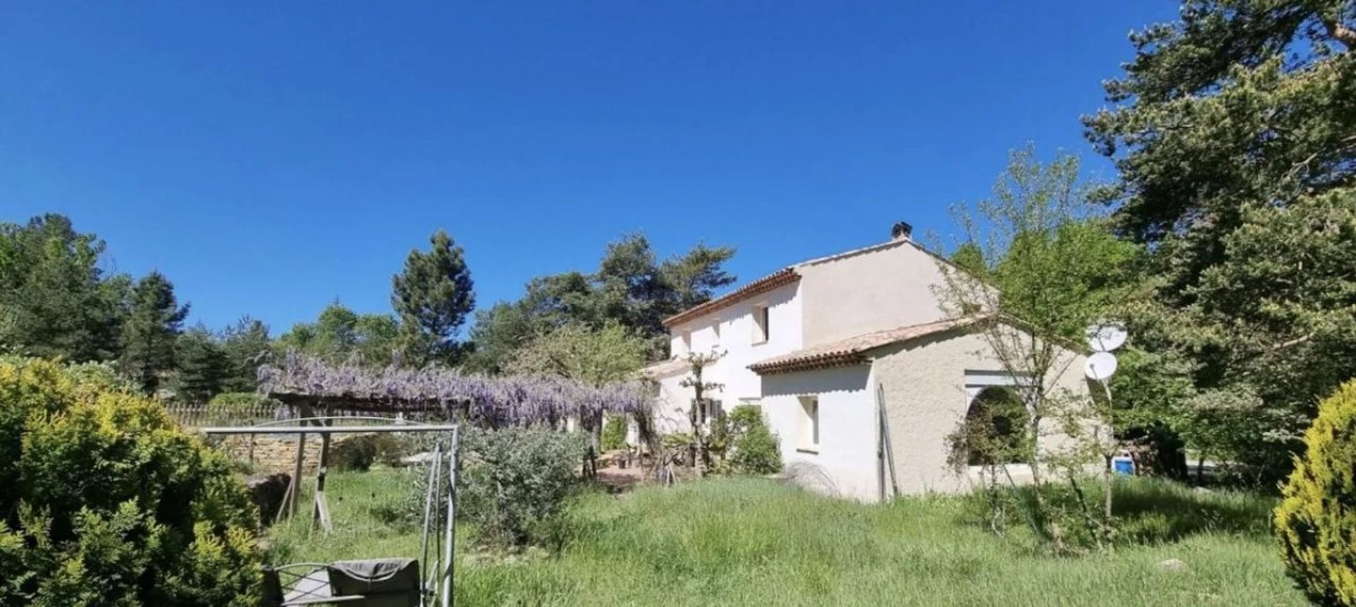 Lain di Mazaugues, Provence-Alpes-Cote d'Azur 12883759