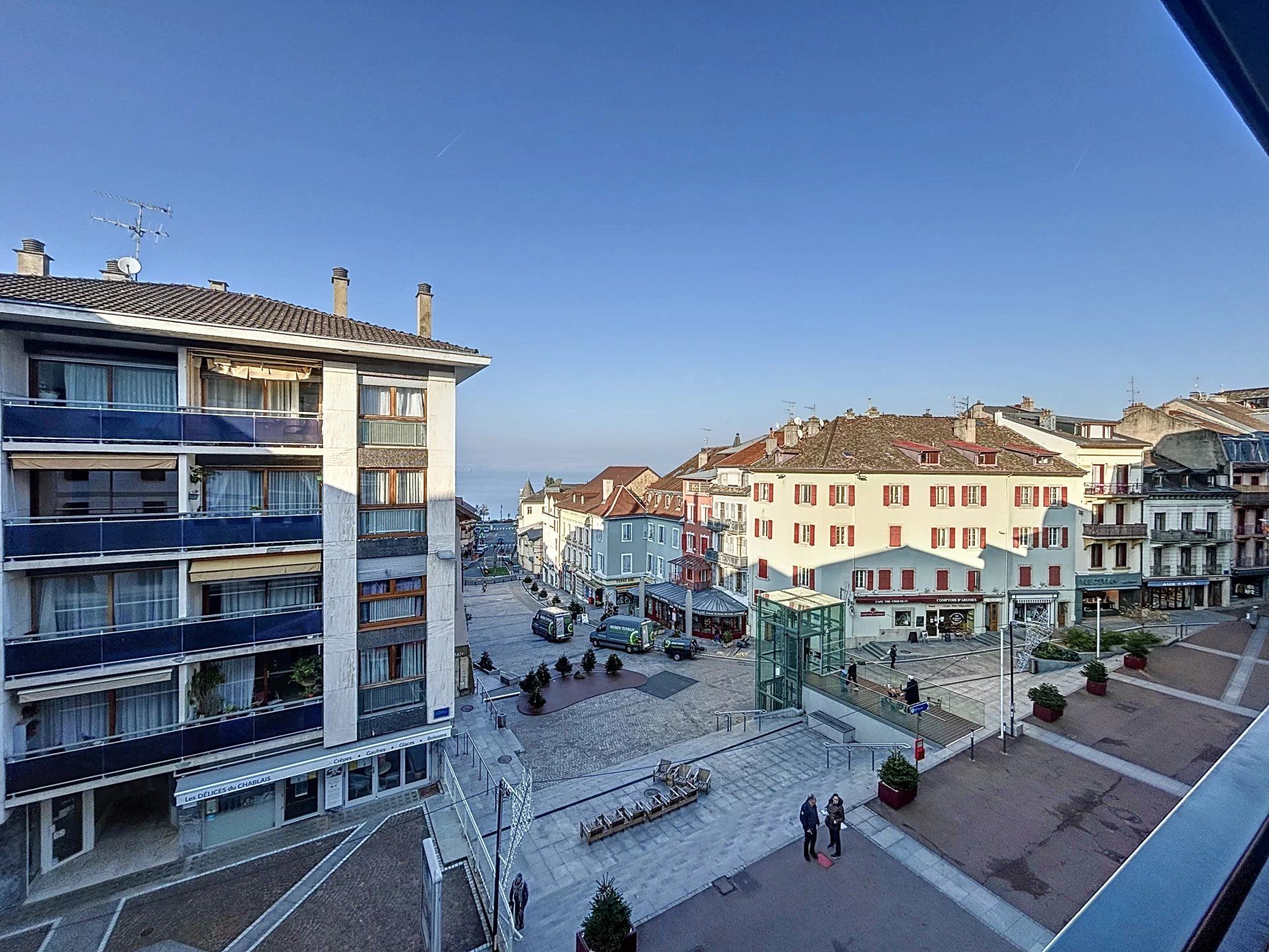 beboelse i Évian-les-Bains, Haute-Savoie 12884416