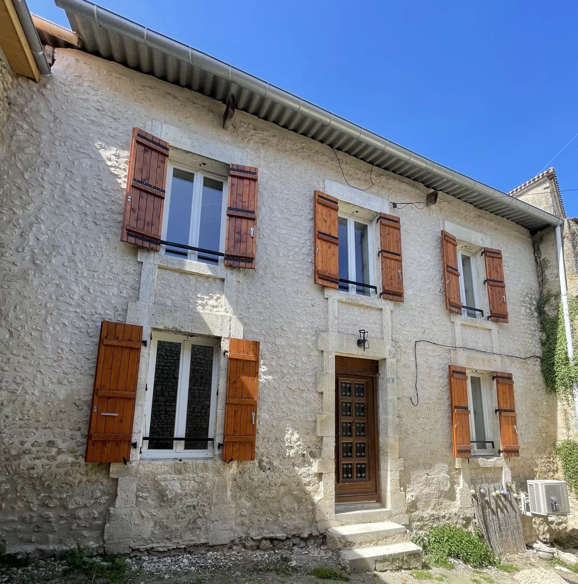 Haus im Coteaux-du-Blanzacais, Charente 12884423