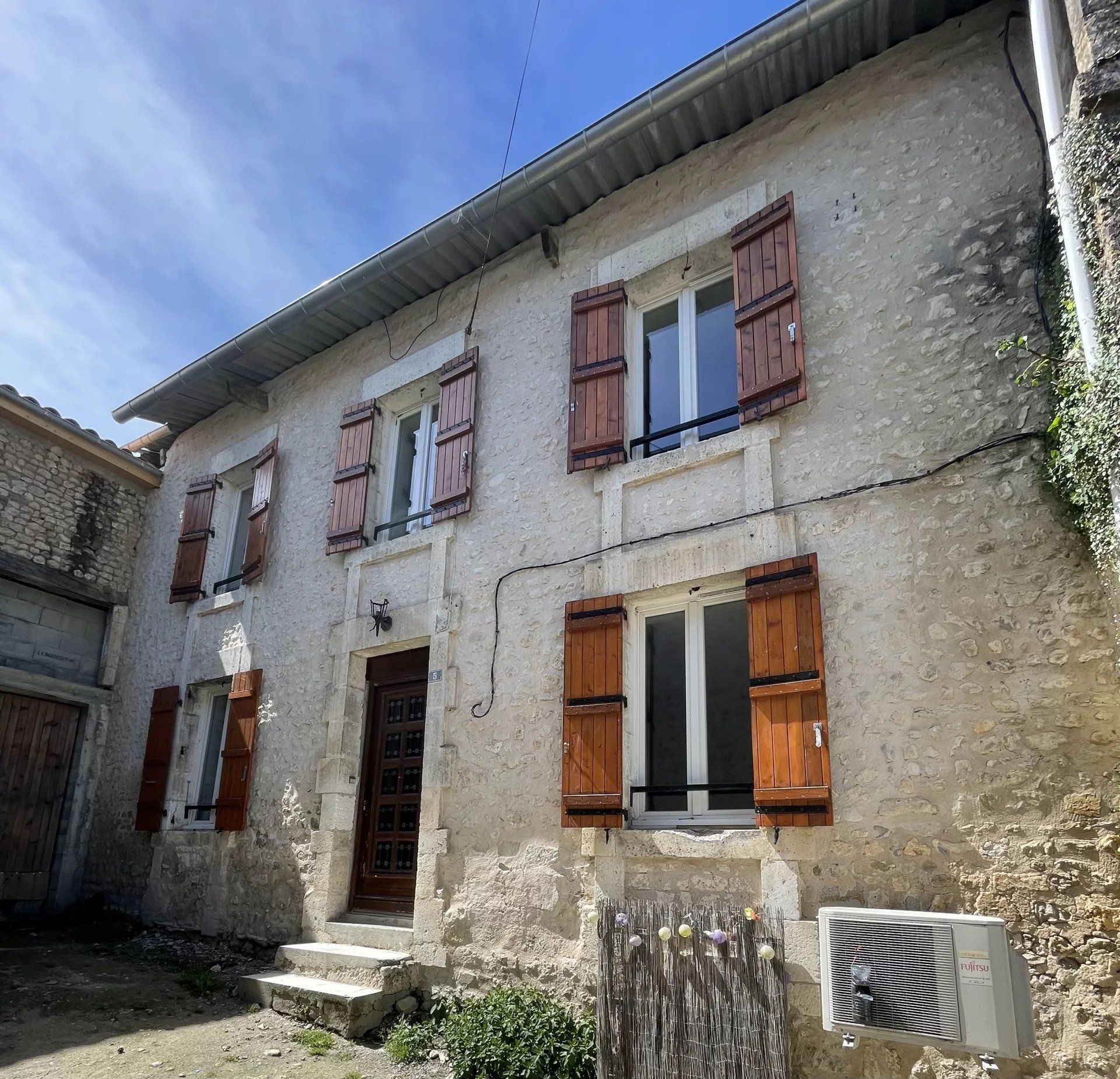 Haus im Coteaux-du-Blanzacais, Charente 12884423