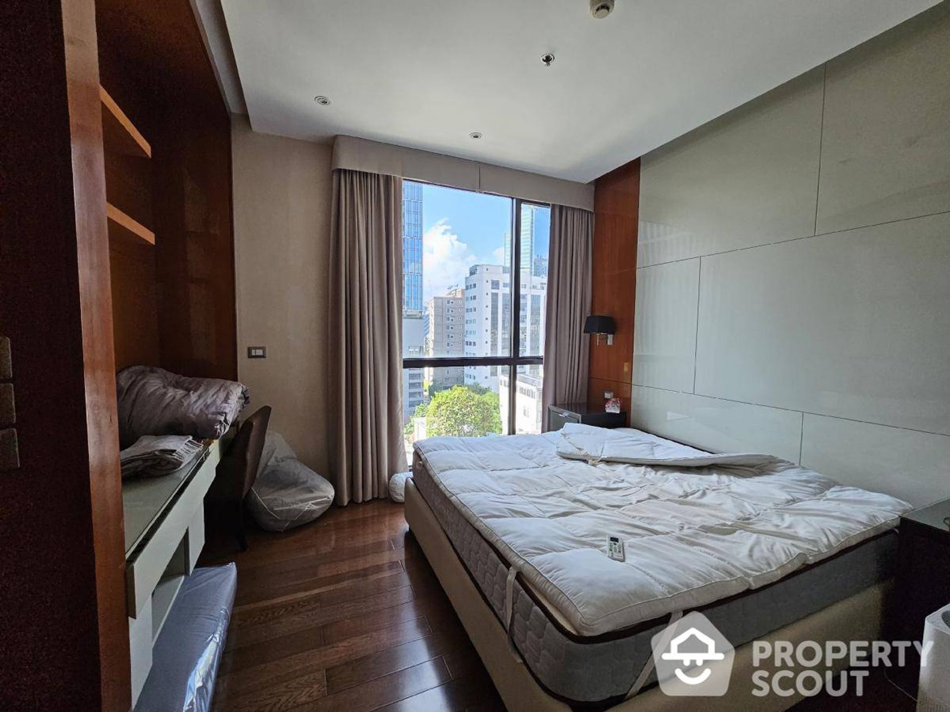 Condominium in Khlong Toei, Krung Thep Maha Nakhon 12884603