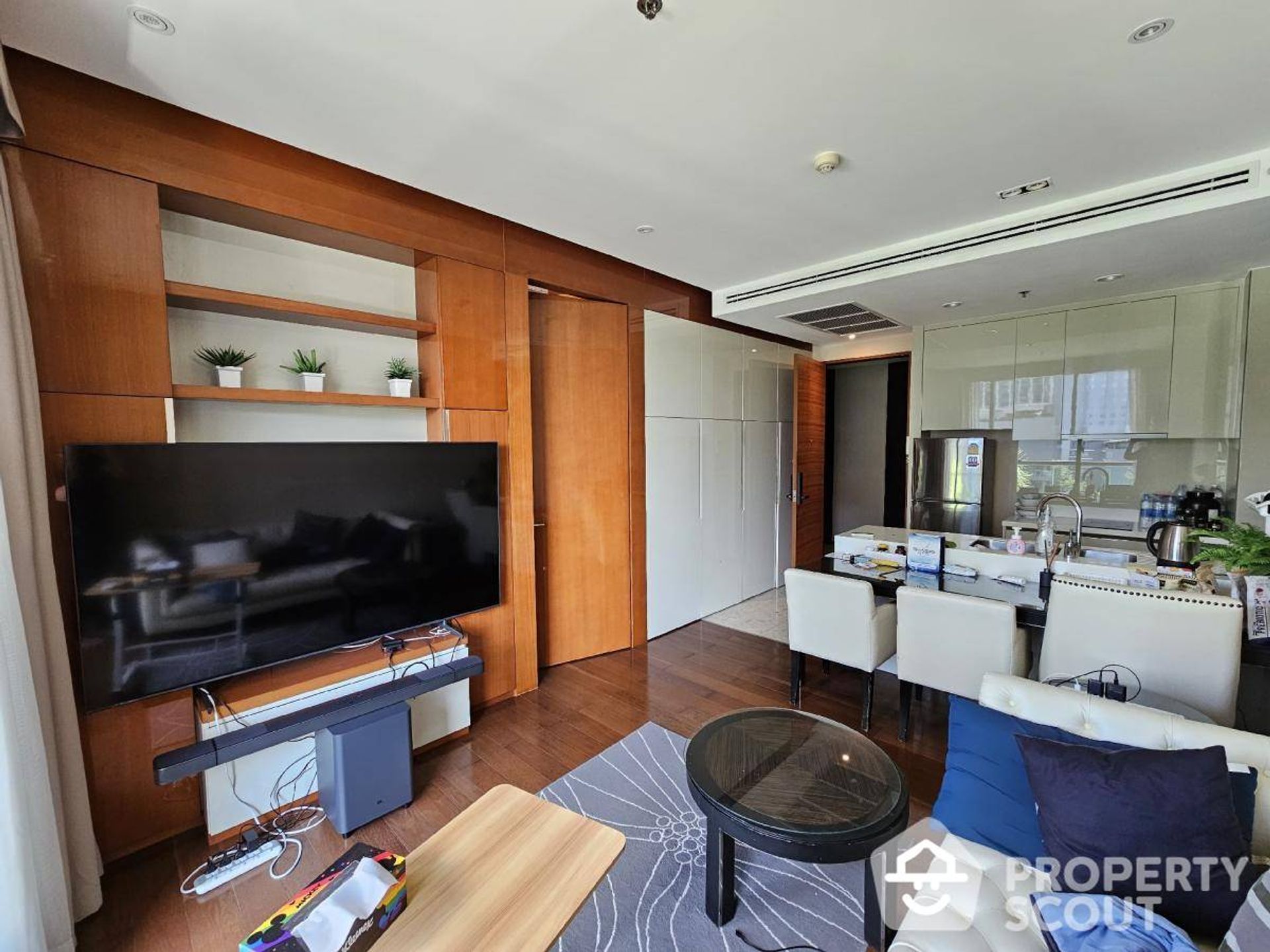 Condominium in Khlong Toei, Krung Thep Maha Nakhon 12884603