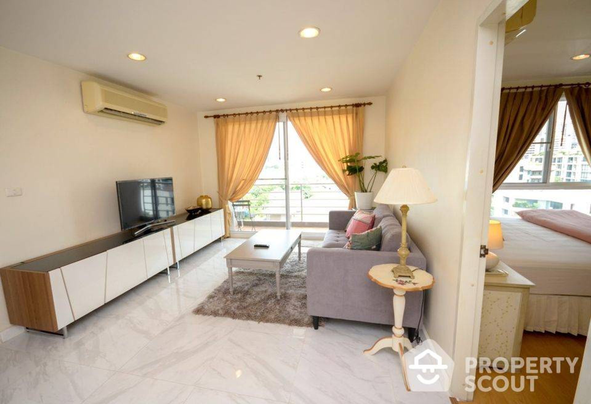 Condominium in Khlong Toei, Krung Thep Maha Nakhon 12884681