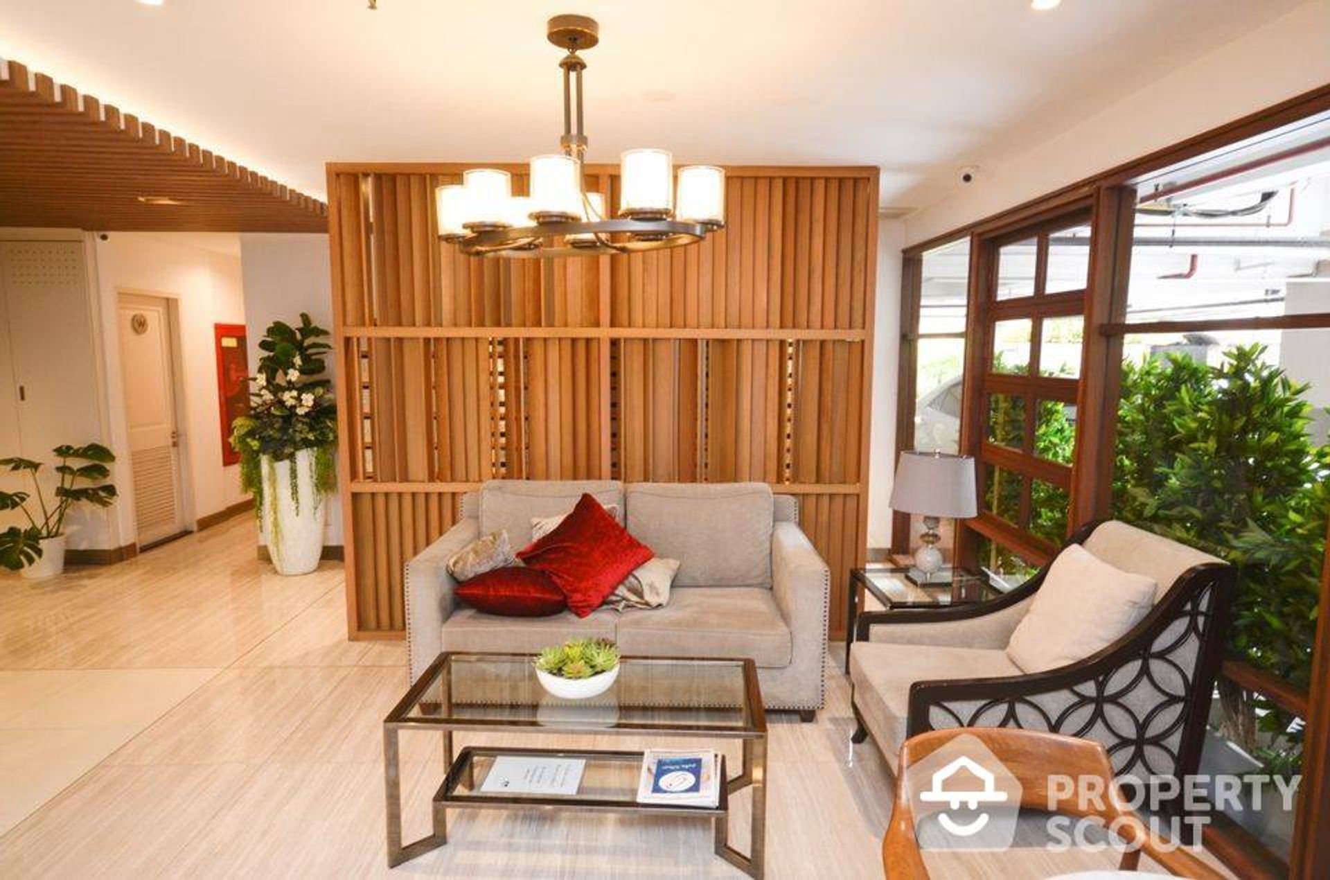 Condominium in Khlong Toei, Krung Thep Maha Nakhon 12884681