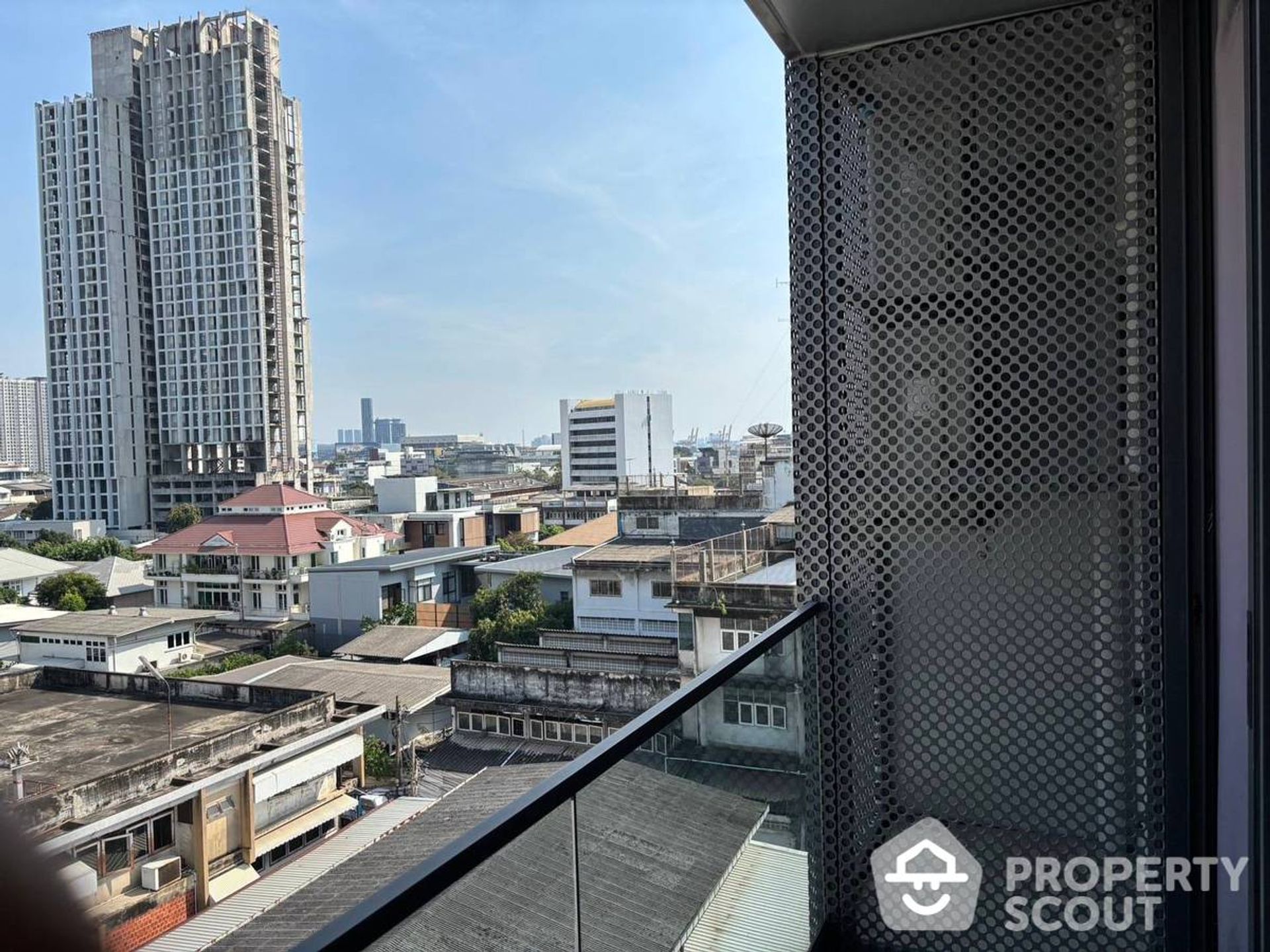 Condominium in Khlong Toei, Krung Thep Maha Nakhon 12884702