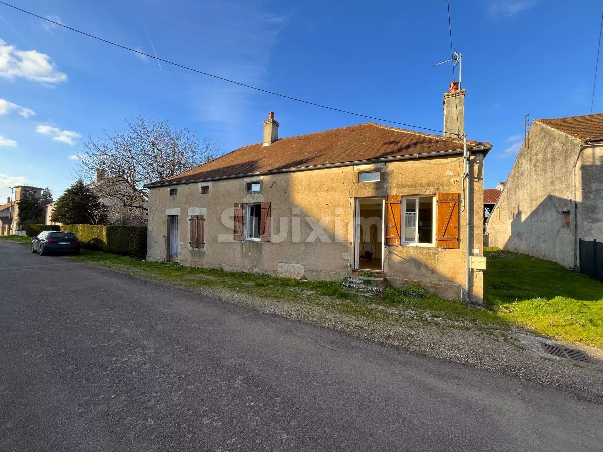 房子 在 Semur-en-Auxois, Côte-d'Or 12884921