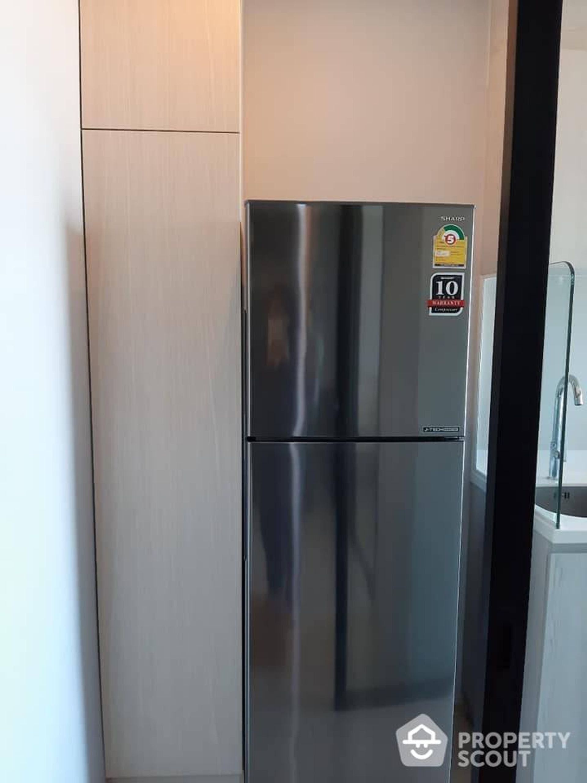 Condominium in Ban Na Song, Krung Thep Maha Nakhon 12885219