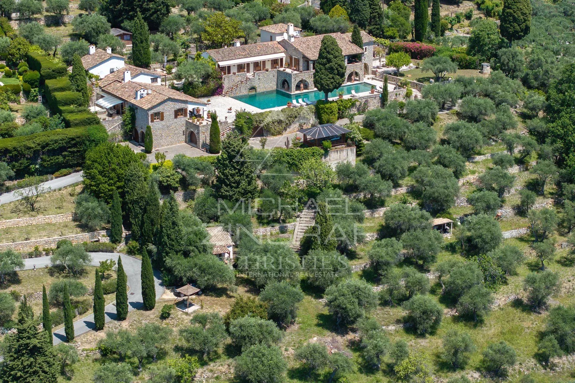 rumah dalam Cabris, Provence-Alpes-Cote d'Azur 12885312