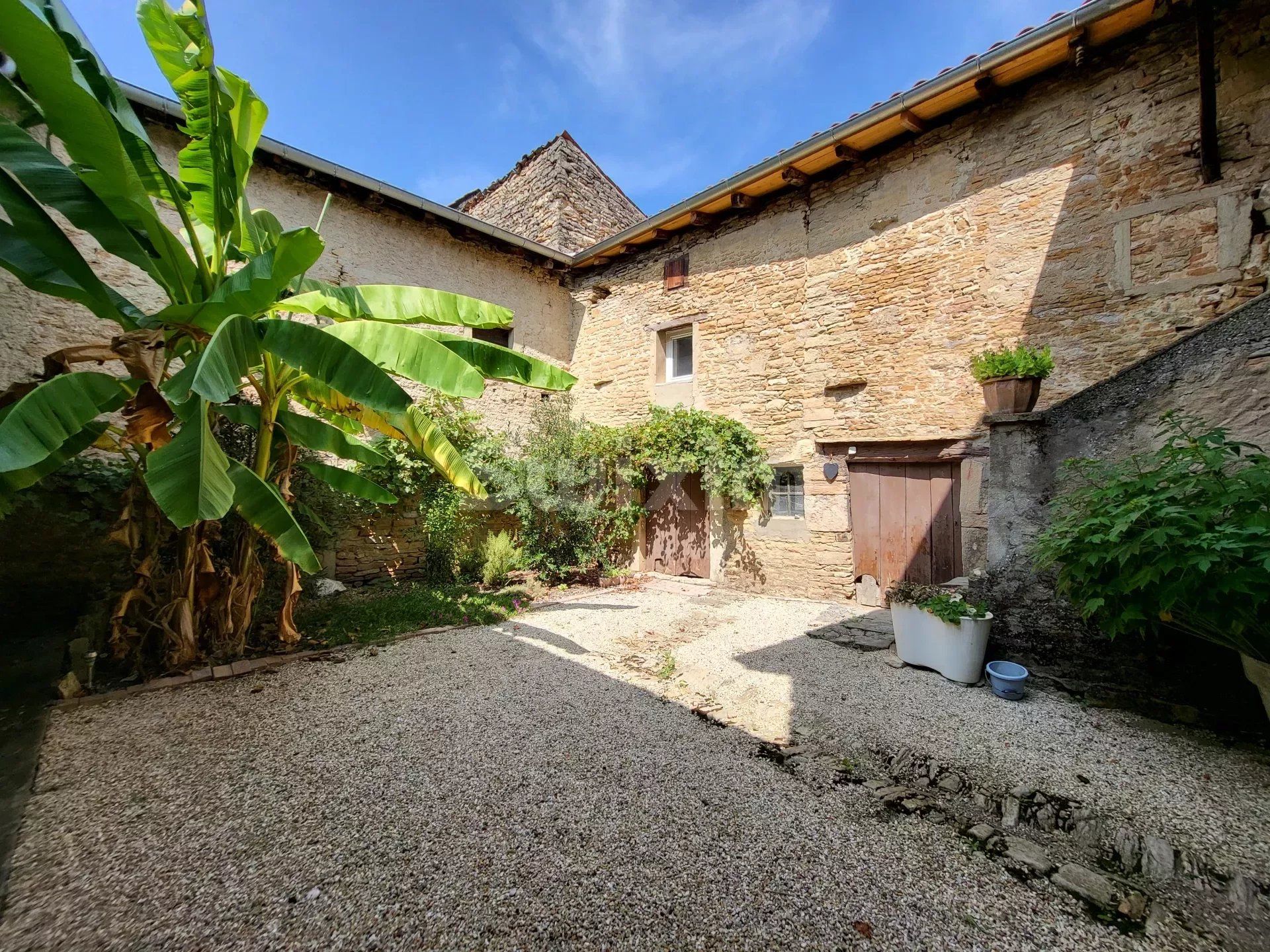 Kediaman dalam La Roche-Vineuse, Saône-et-Loire 12885329