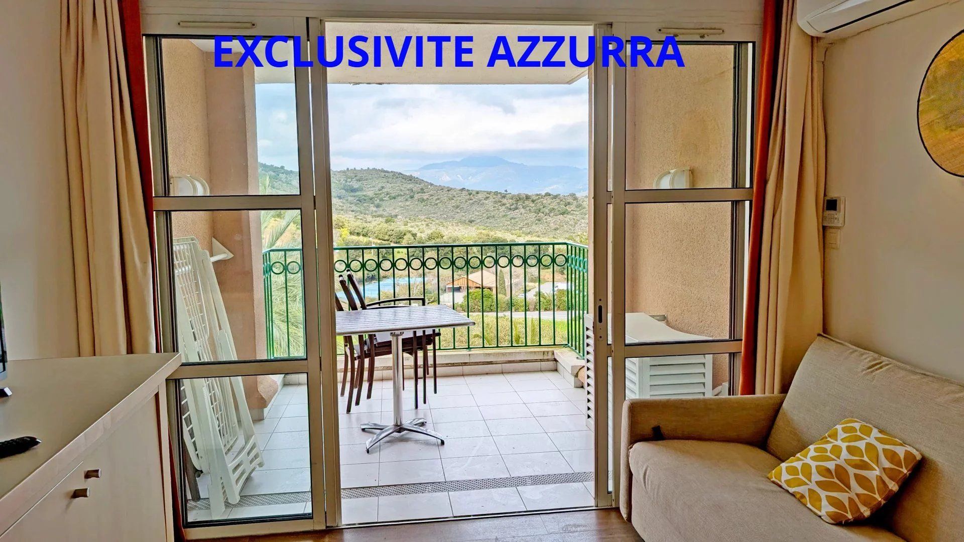 Condominium in Een homo, Provence-Alpes-Côte d'Azur 12885339