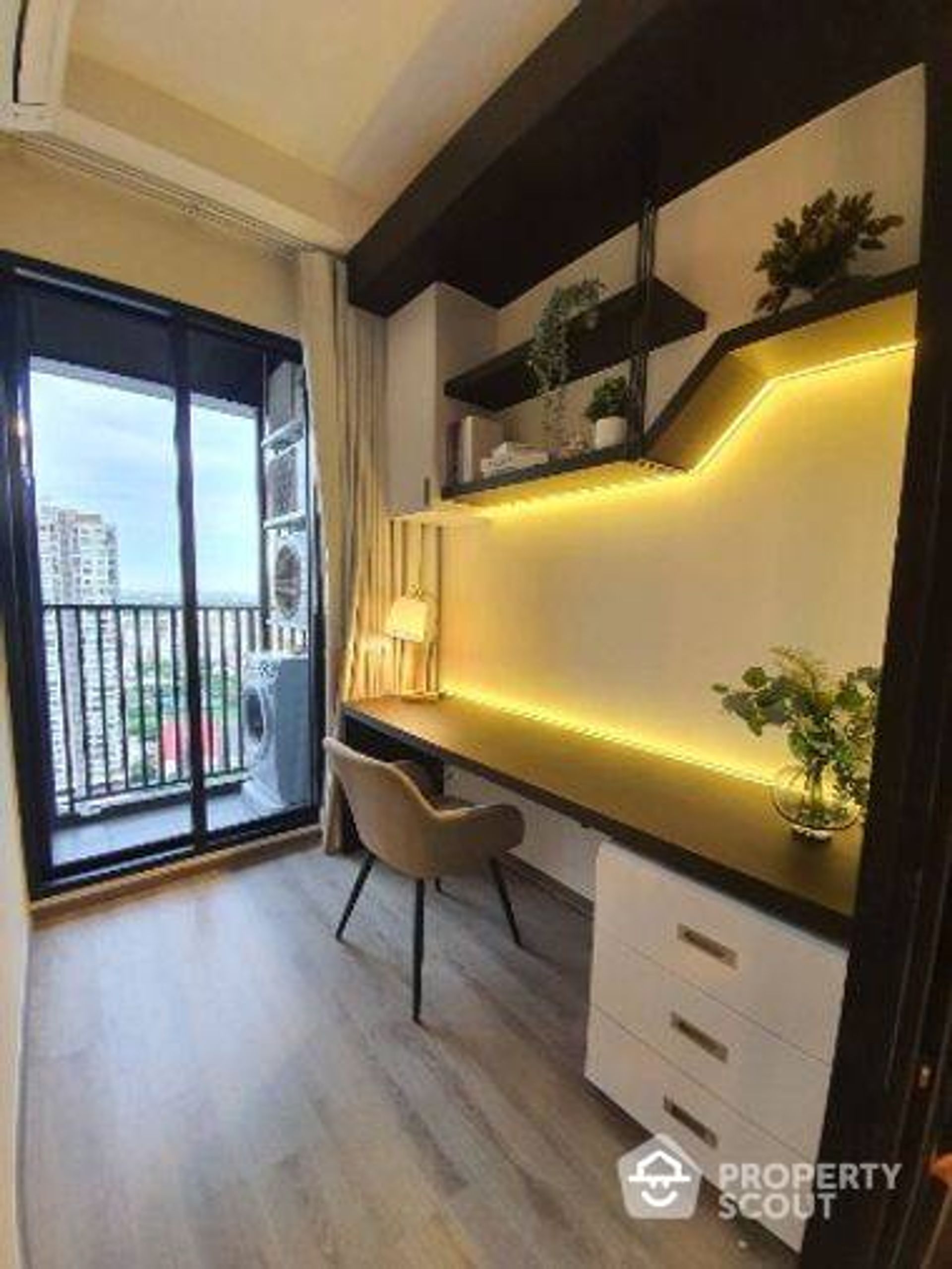 Condominium in Phra Khanong, Krung Thep Maha Nakhon 12885676