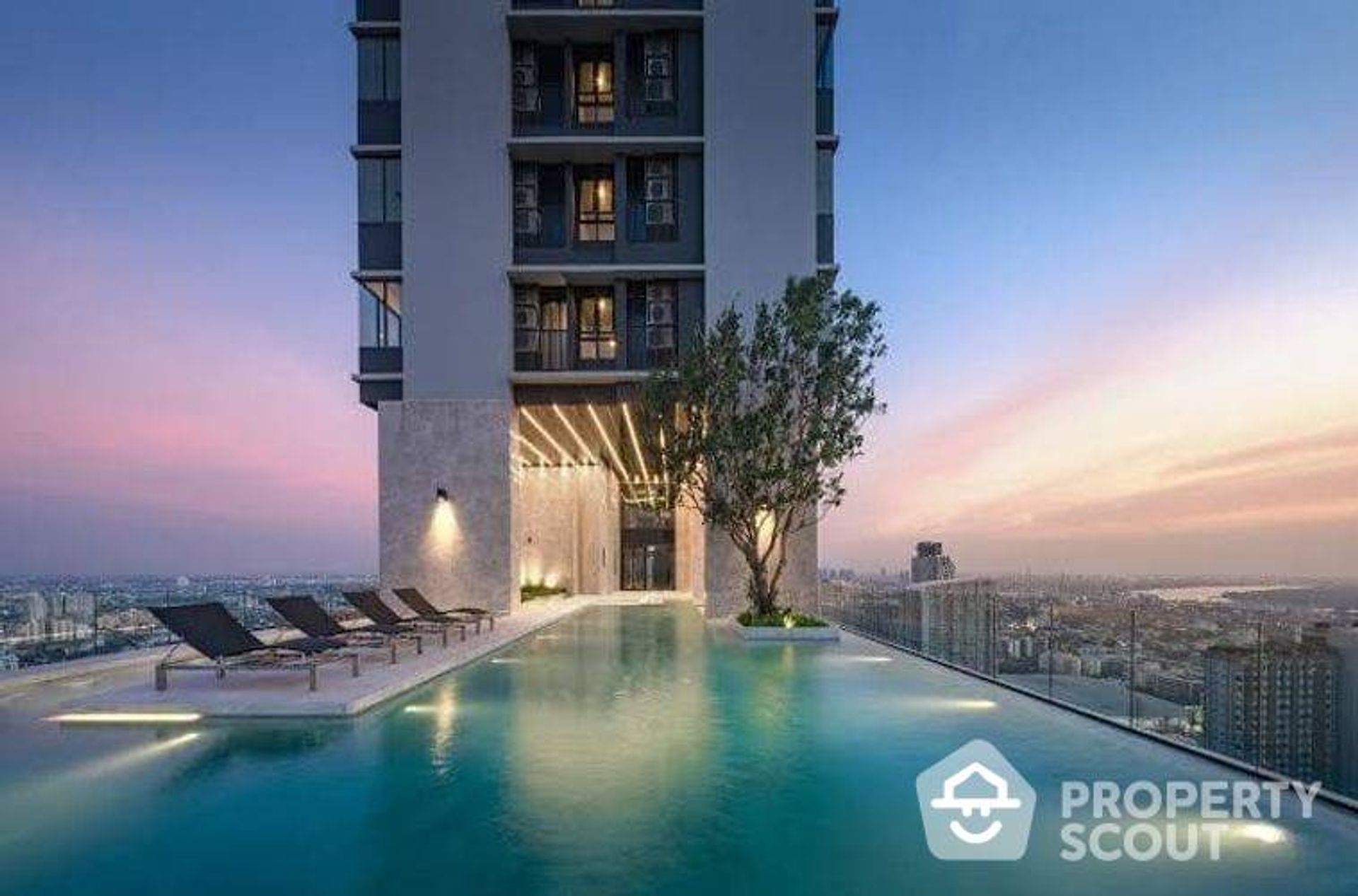 Condominium in Phra Khanong, Krung Thep Maha Nakhon 12885676