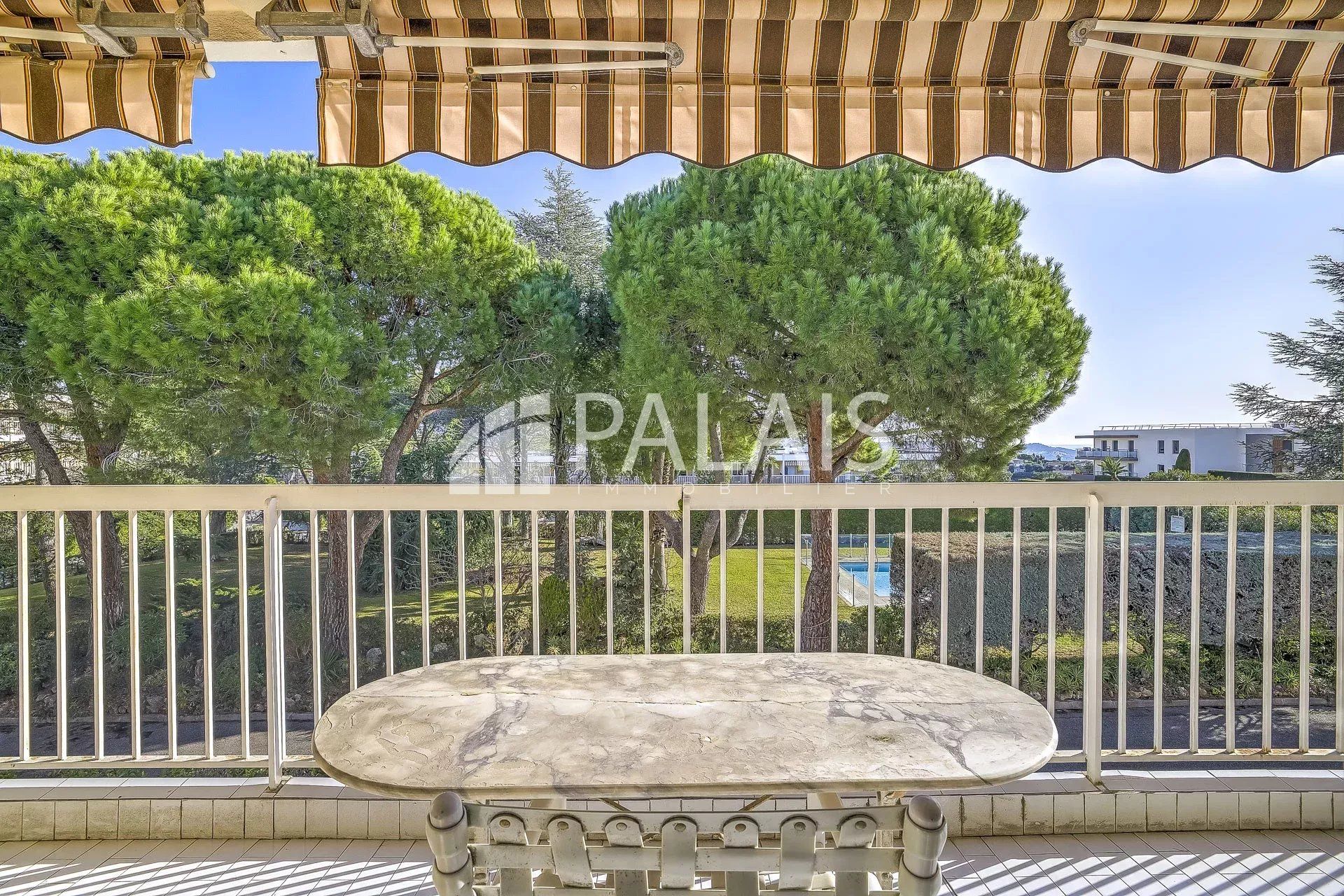 Condominium dans La Madeleine, Provence-Alpes-Cote d'Azur 12885791