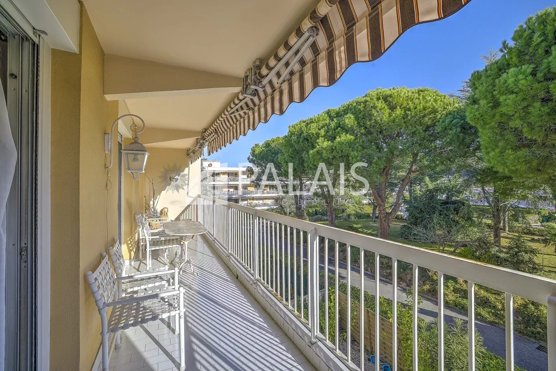 Condominium dans La Madeleine, Provence-Alpes-Cote d'Azur 12885791