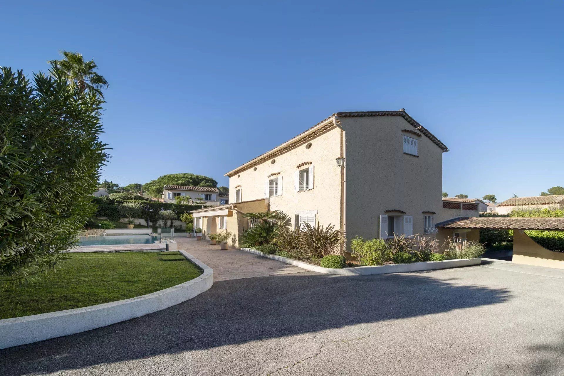 σπίτι σε Mougins, Alpes-Maritimes 12885794