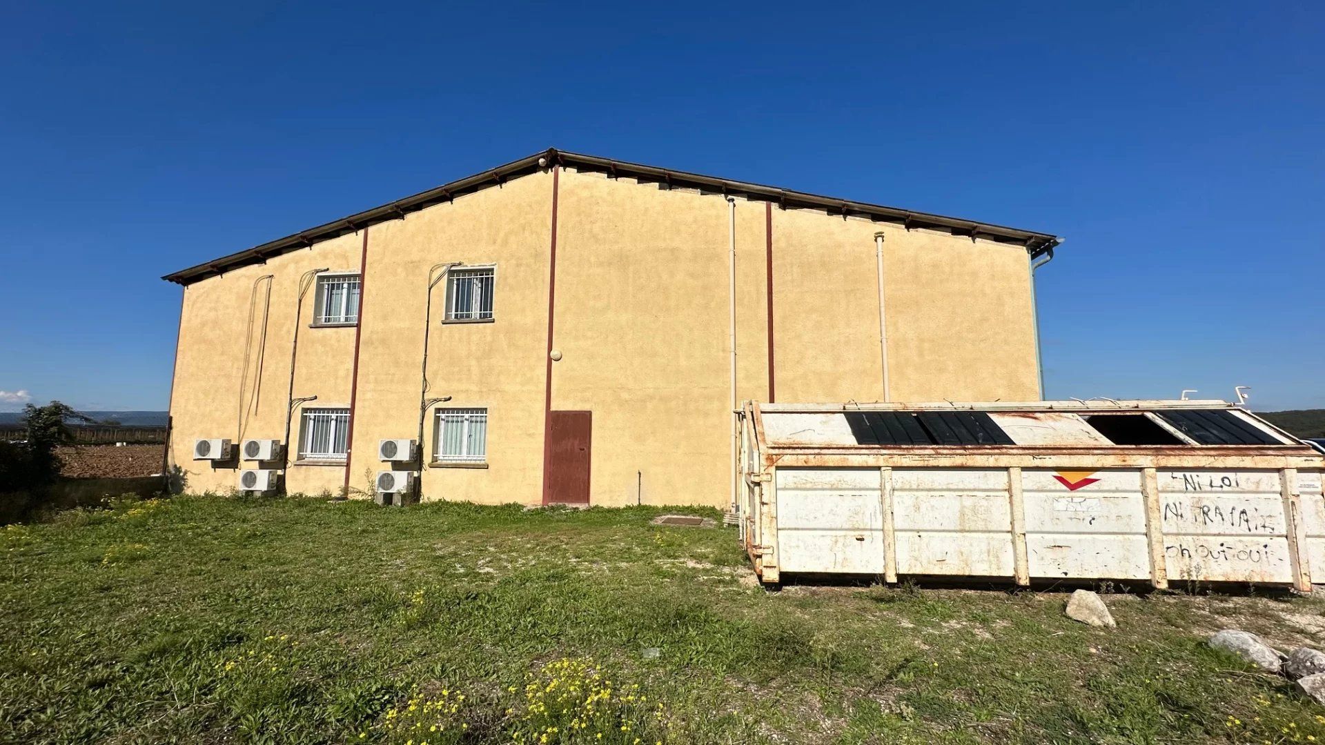 Detailhandel in Chateauneuf-du-Rhone, Auvergne-Rhône-Alpes 12885797