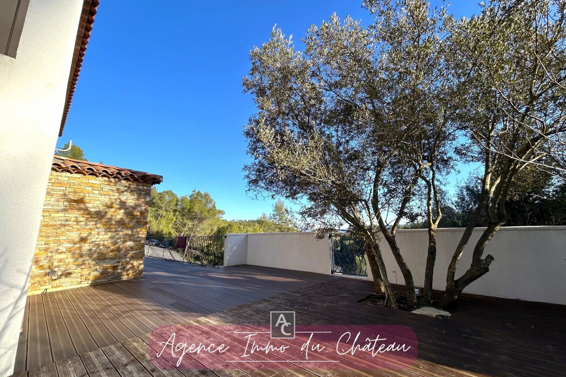 House in Le Luc, Provence-Alpes-Cote d'Azur 12885823