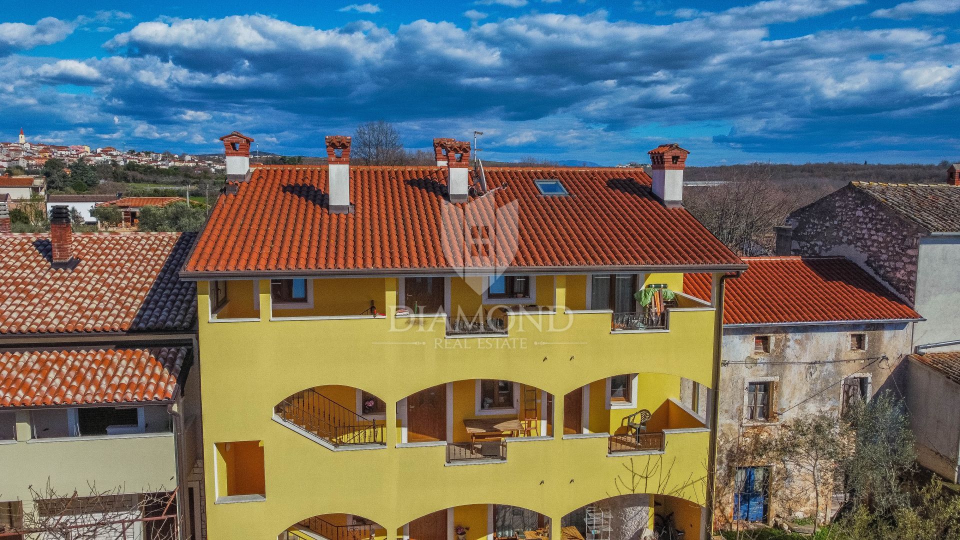 सम्मिलित में Brtonigla, Istria County 12886029