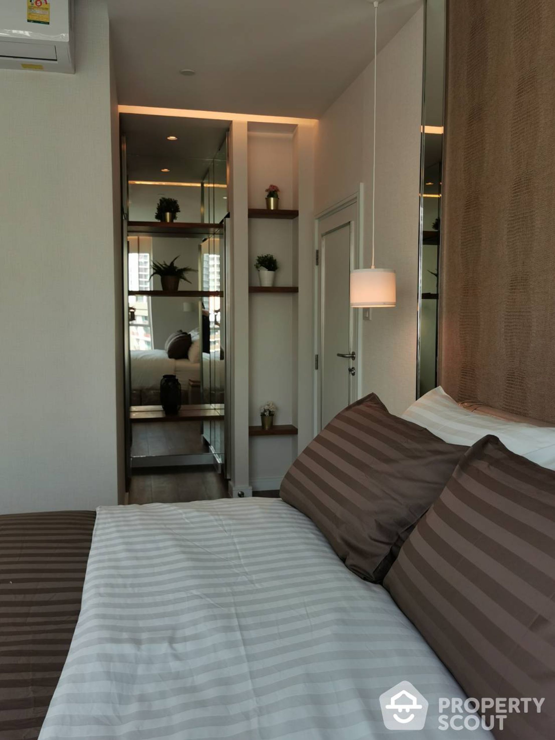 Condominium in Khlong Toei, Krung Thep Maha Nakhon 12886058