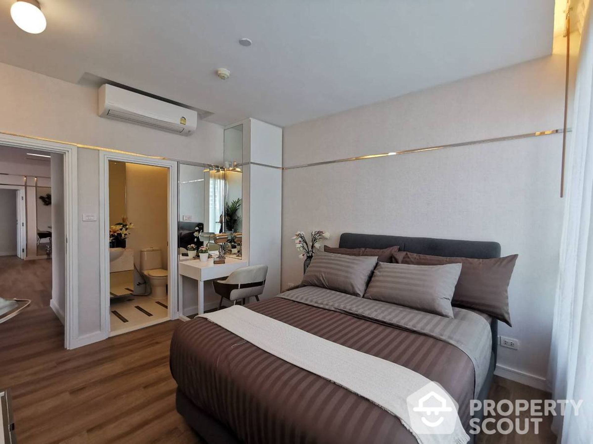 Condominium in Khlong Toei, Krung Thep Maha Nakhon 12886058