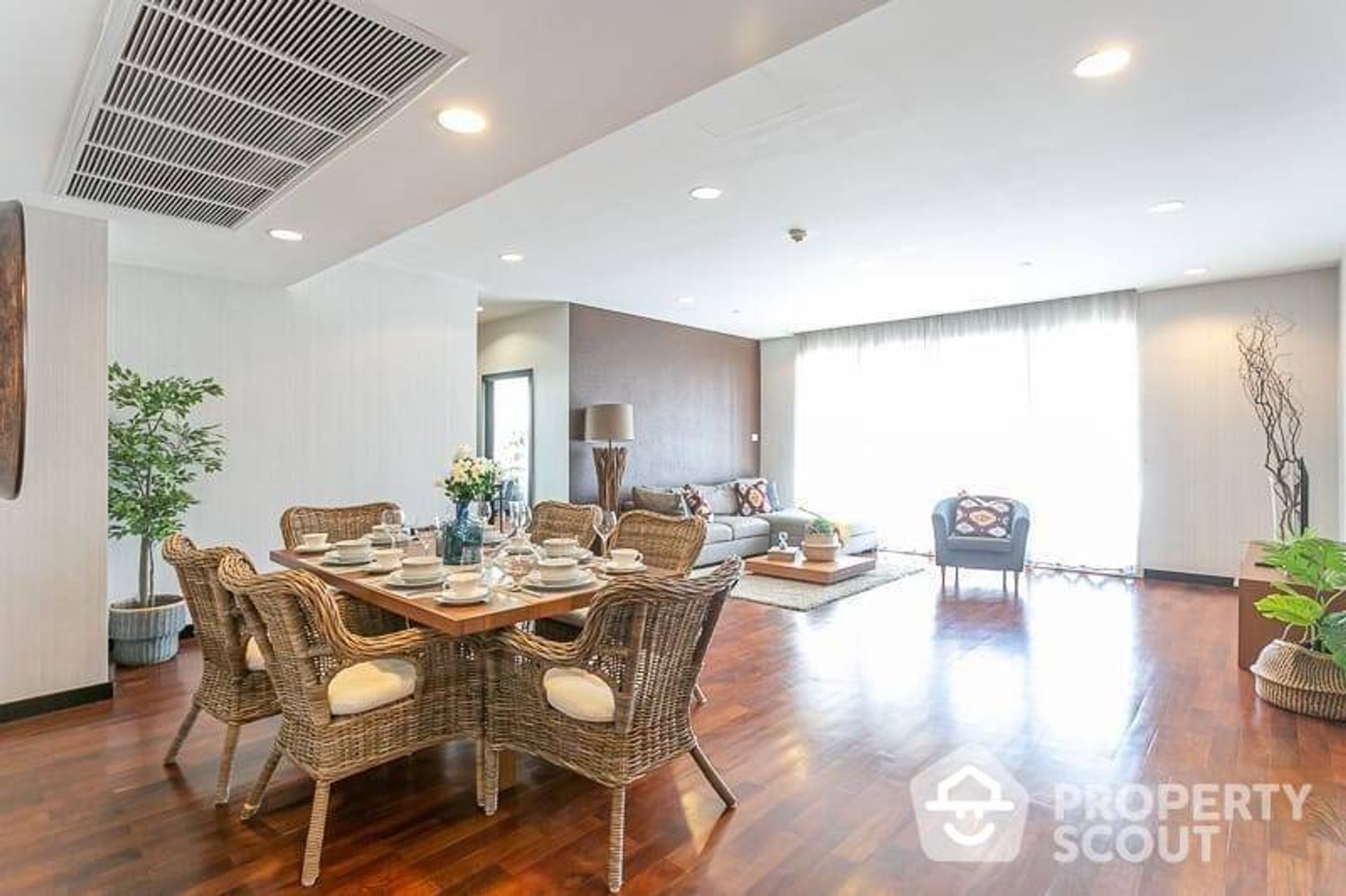 Condominium in Khlong Toei, Krung Thep Maha Nakhon 12886059